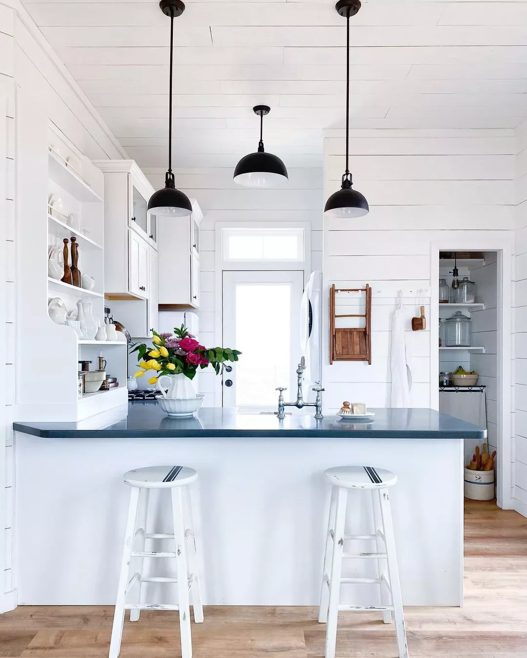 68 Charming Farmhouse Kitchen Ideas That Never Go Out of Style Sleek and Black Farmhouse Kitchen