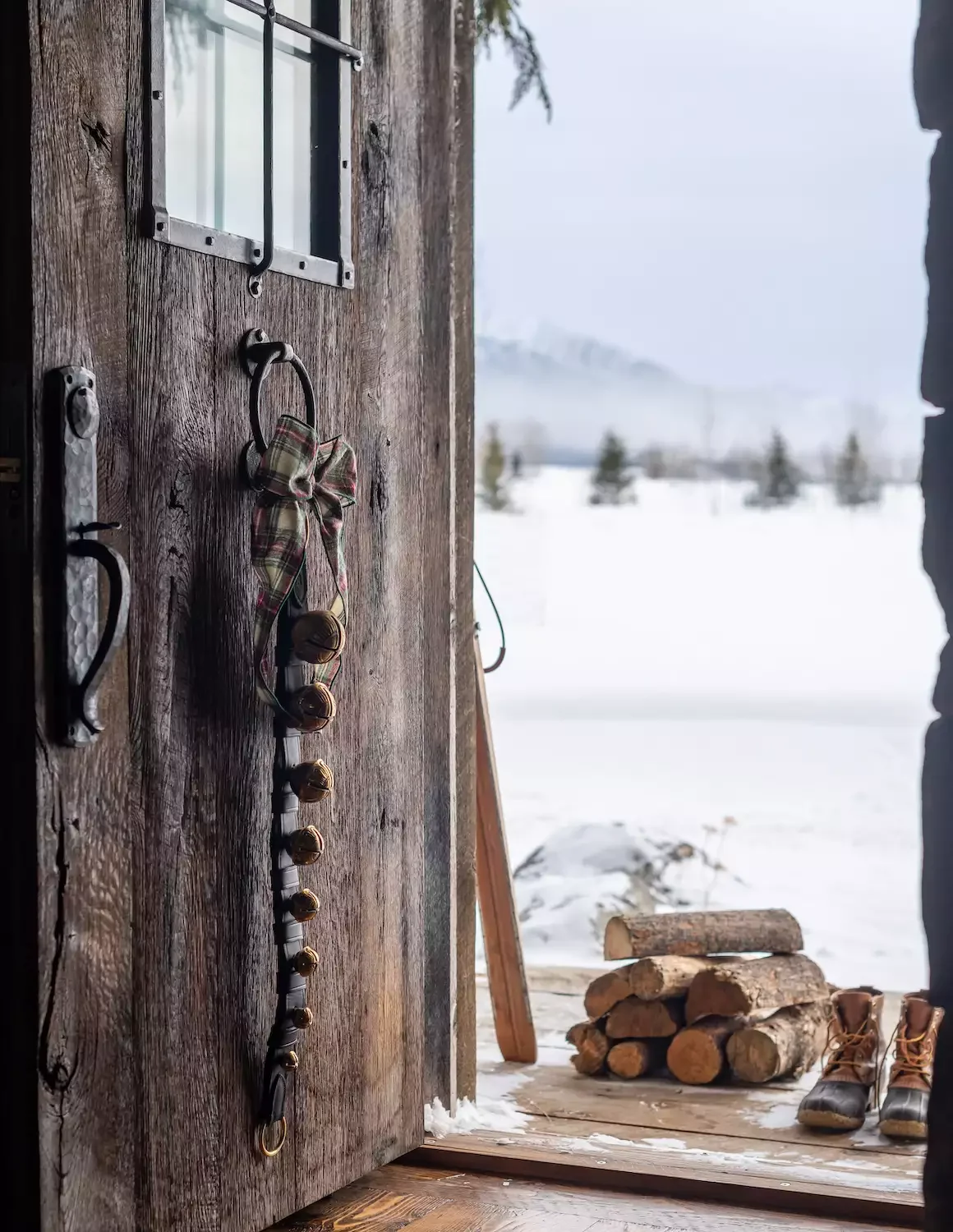 30 Christmas Door Decorating Ideas That Create Masterpieces Sleigh Bell Belt