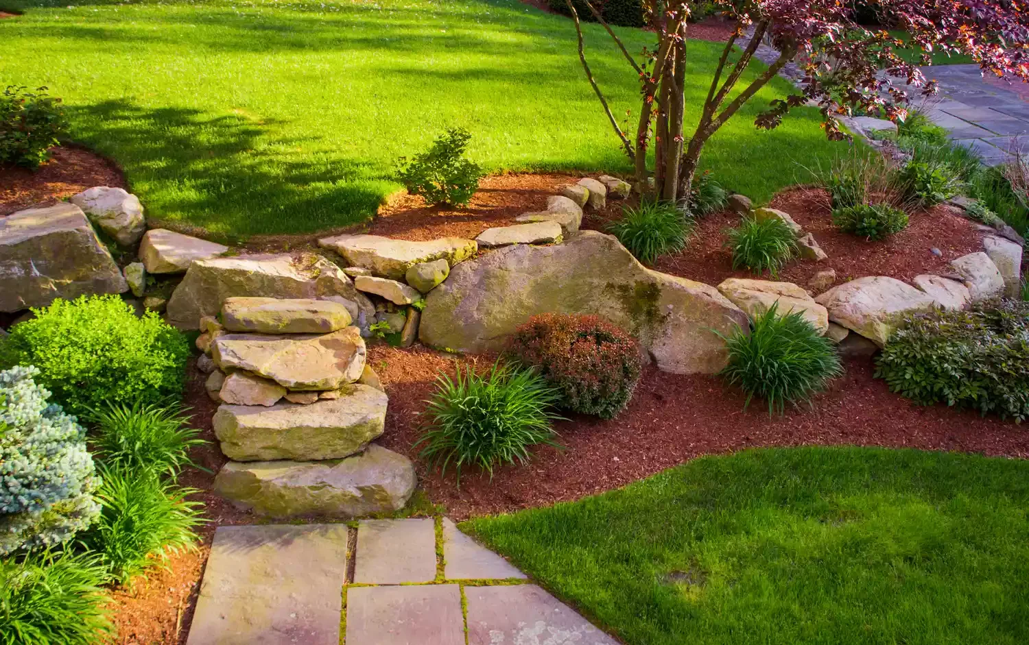 30 Stunning Front Yard Ideas Using Rocks and Mulch Sloped Large Boulders and Red Mulch