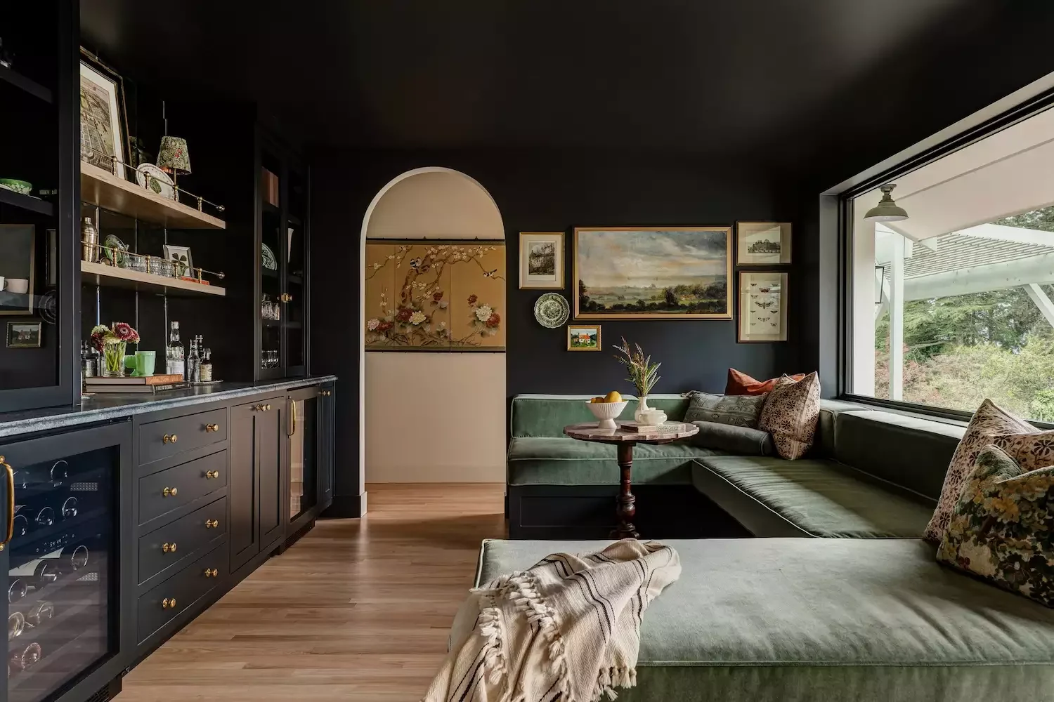 39 Bold Black Living Room Ideas That Will Transform Your Space Into Something Extraordinary 10 Small Black Living Room