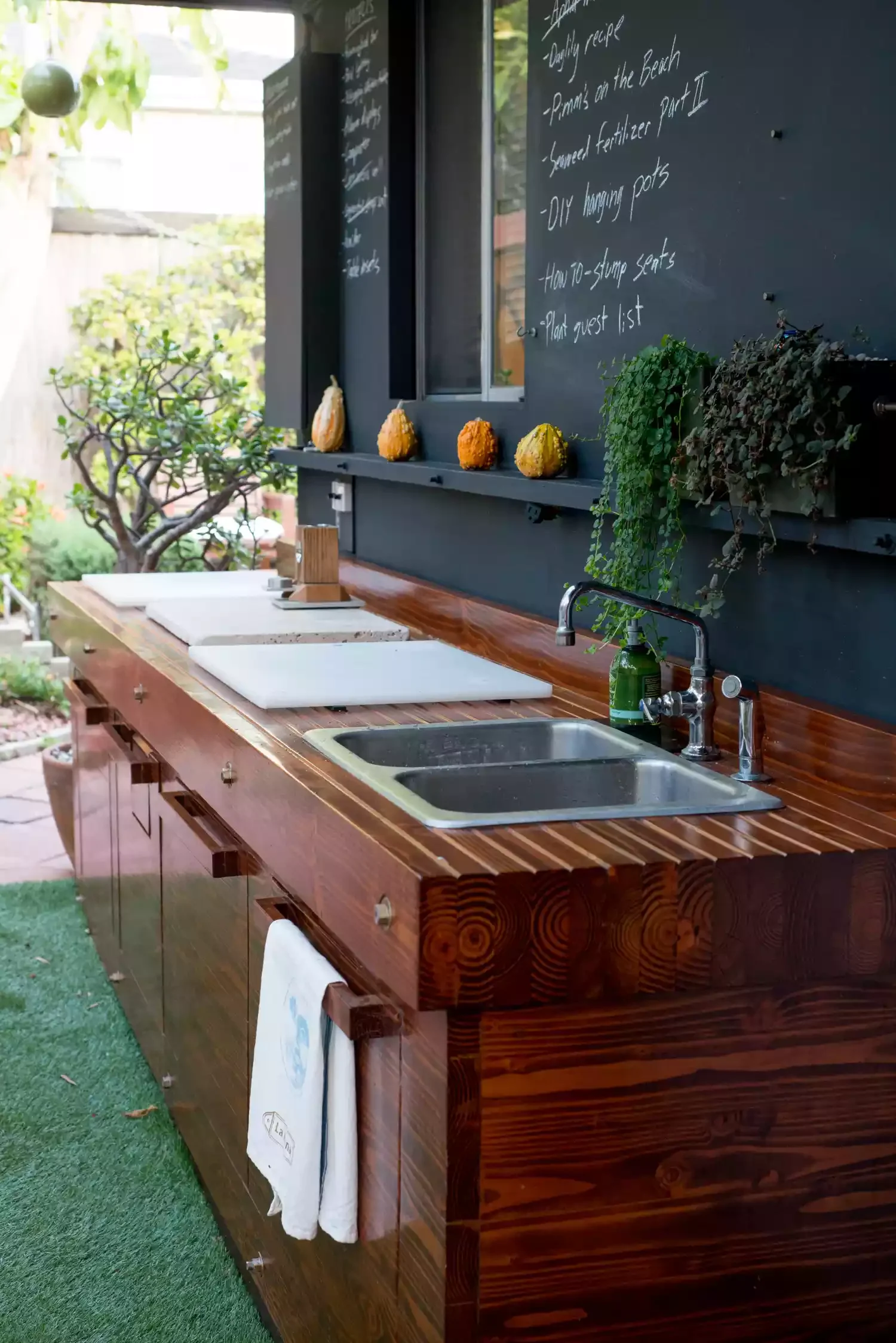 27 Creative Small Outdoor Kitchen Ideas That Transform Your Space 11 Small Outdoor Kitchen On Wheels