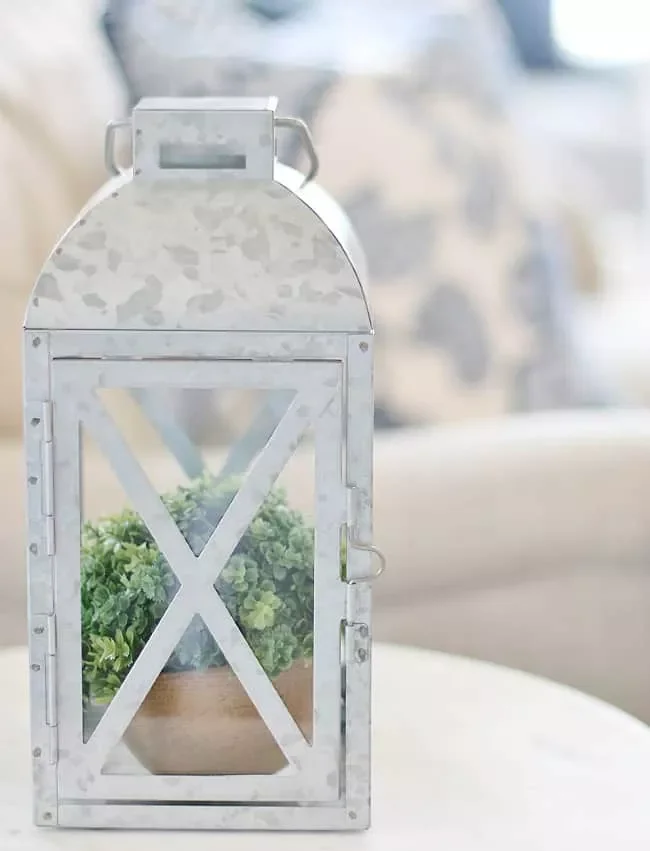 25 Stunning Christmas Lantern Ideas That'll Make Your Holiday Decor Absolutely Magical 17 Small Potted Plant