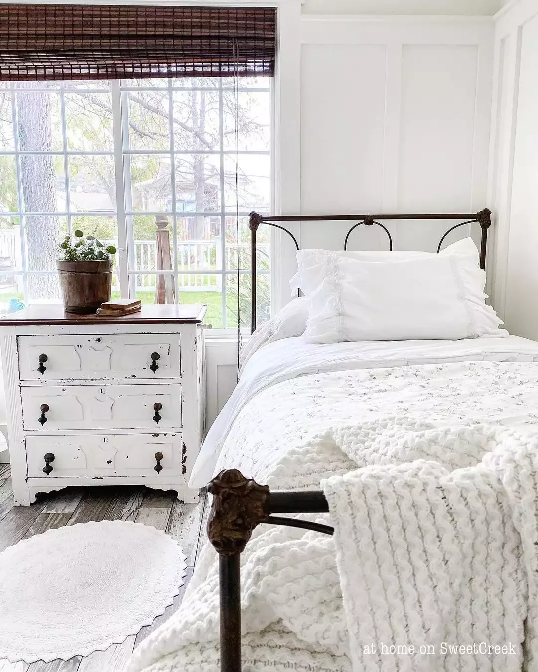 40 White Bedroom Ideas That Will Transform Your Space Into a Stunning Retreat 9 Small White Bedroom
