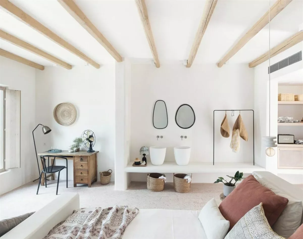 14 Creative Ways to Store Your Blankets: Stylish Organization Small Wicker Baskets