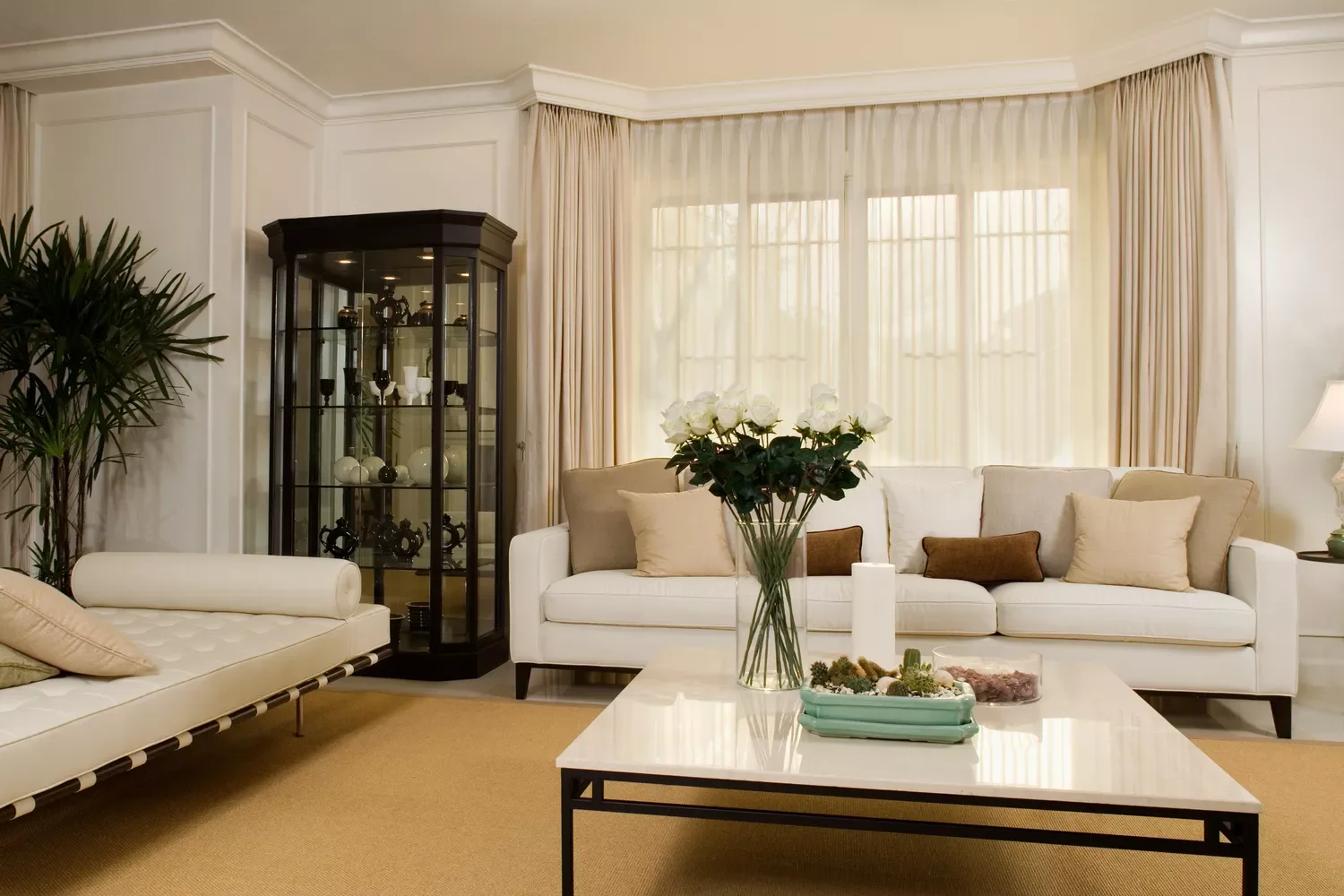 12 Classic Living Room Arrangements That Never Go Out of Style Sofa + Daybed Living Room
