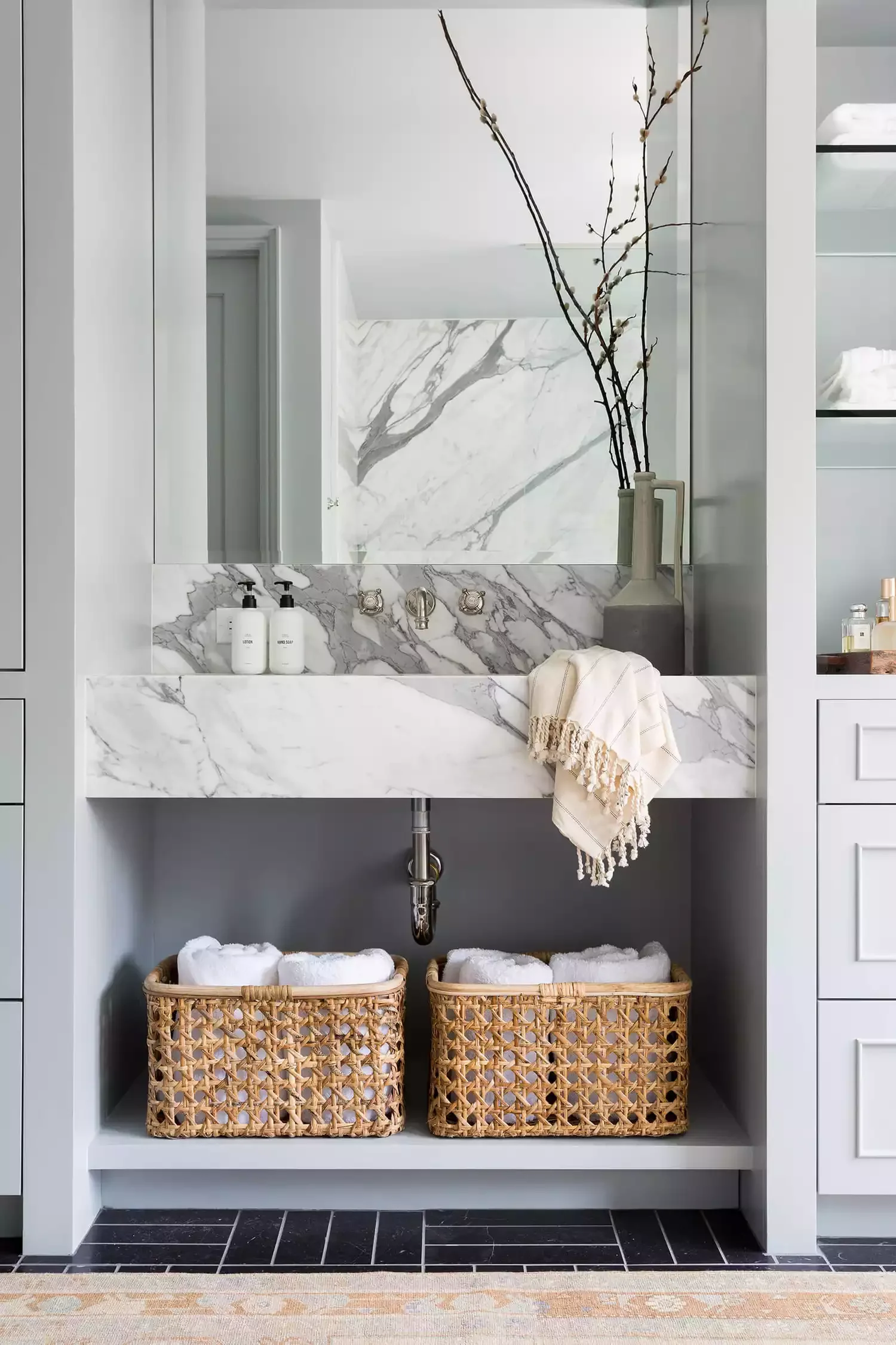 32 Clever and Stylish Ways to Store Your Towels Sort Towels in Baskets in Rolls
