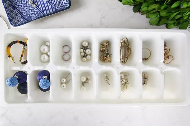 30 Budget-Friendly Organization Hacks That Will Transform Your Home Sort With Ice Cube Trays