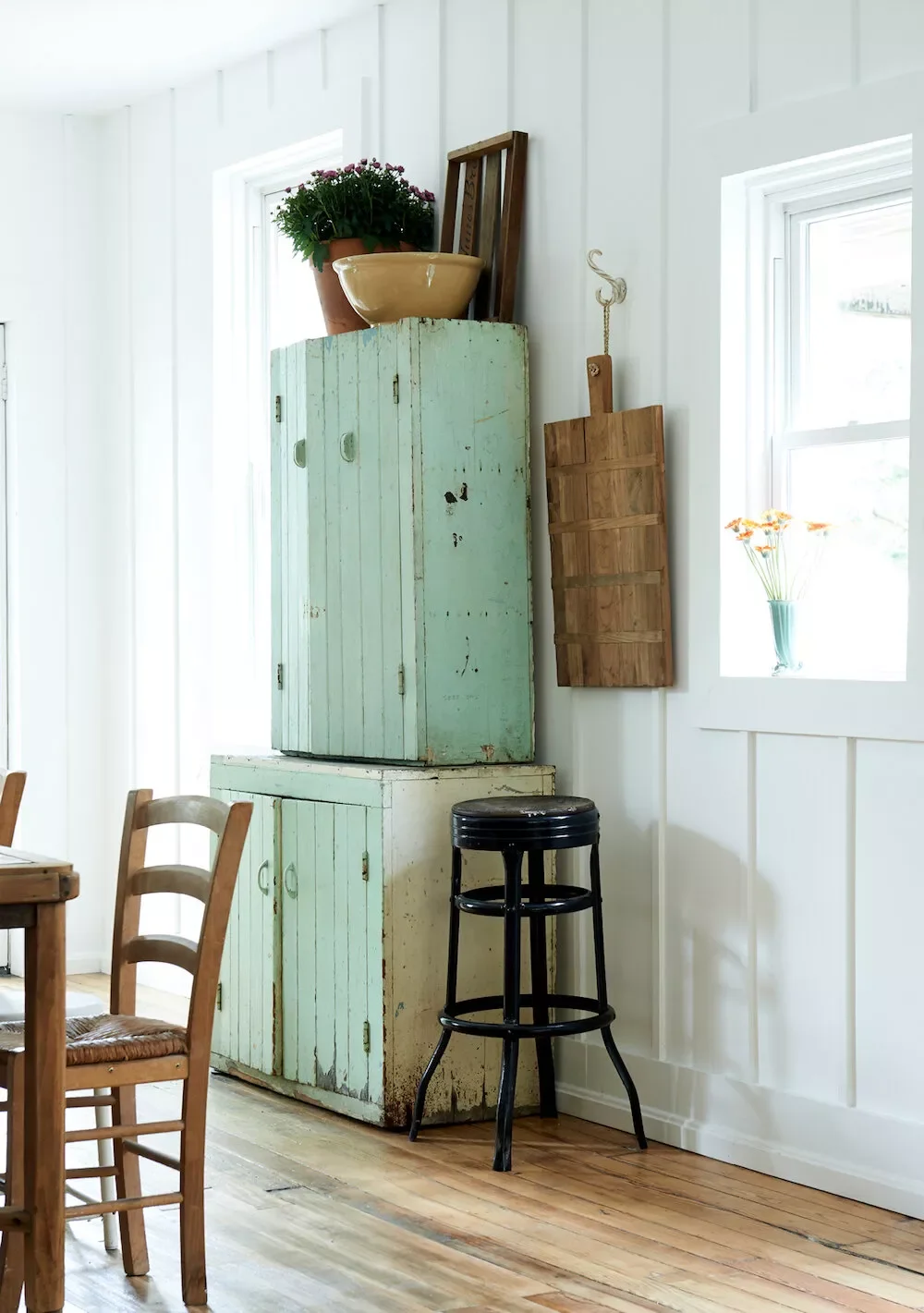 58 Creative Kitchen Decorating Ideas to Transform Your Space with Style Source Vintage Pieces