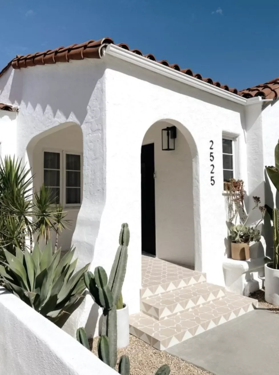 82 Stunning Front Yard Landscaping Ideas to Transform Your Home's Curb Appeal This Spring Southwestern DIY Native Landscape