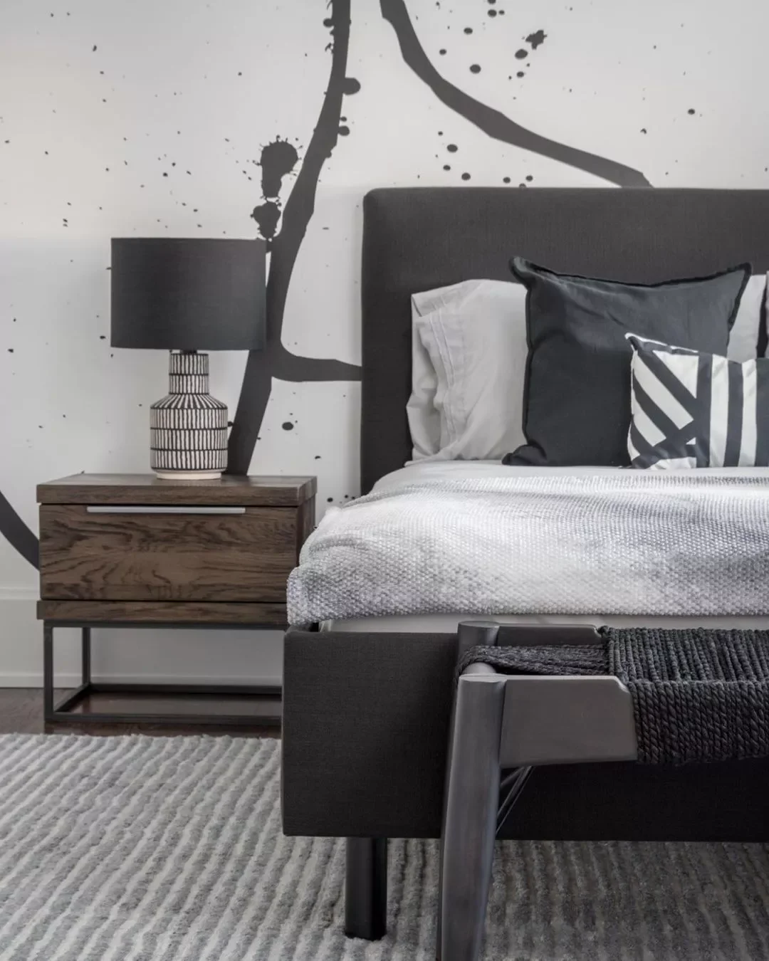 32 Stunning Black and White Bedroom Ideas That Will Transform Your Space 19 Splatter It