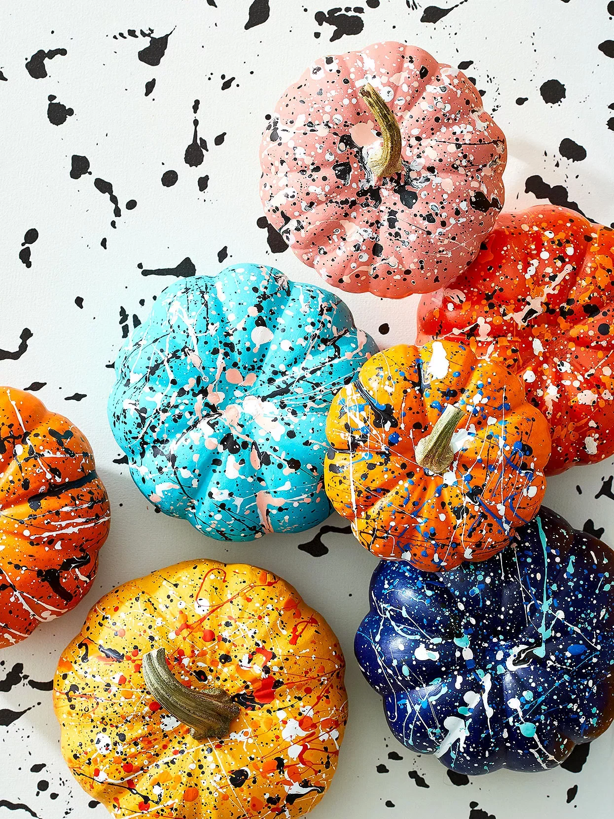 80 Quick Halloween Crafts You Can Complete in One Day 25 Splatter Paint Pumpkins