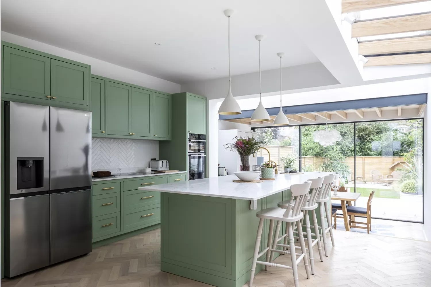 14 Ceiling Lighting Ideas That Will Transform Your Kitchen Into a Designer Space 4 Spotlights With Pendants
