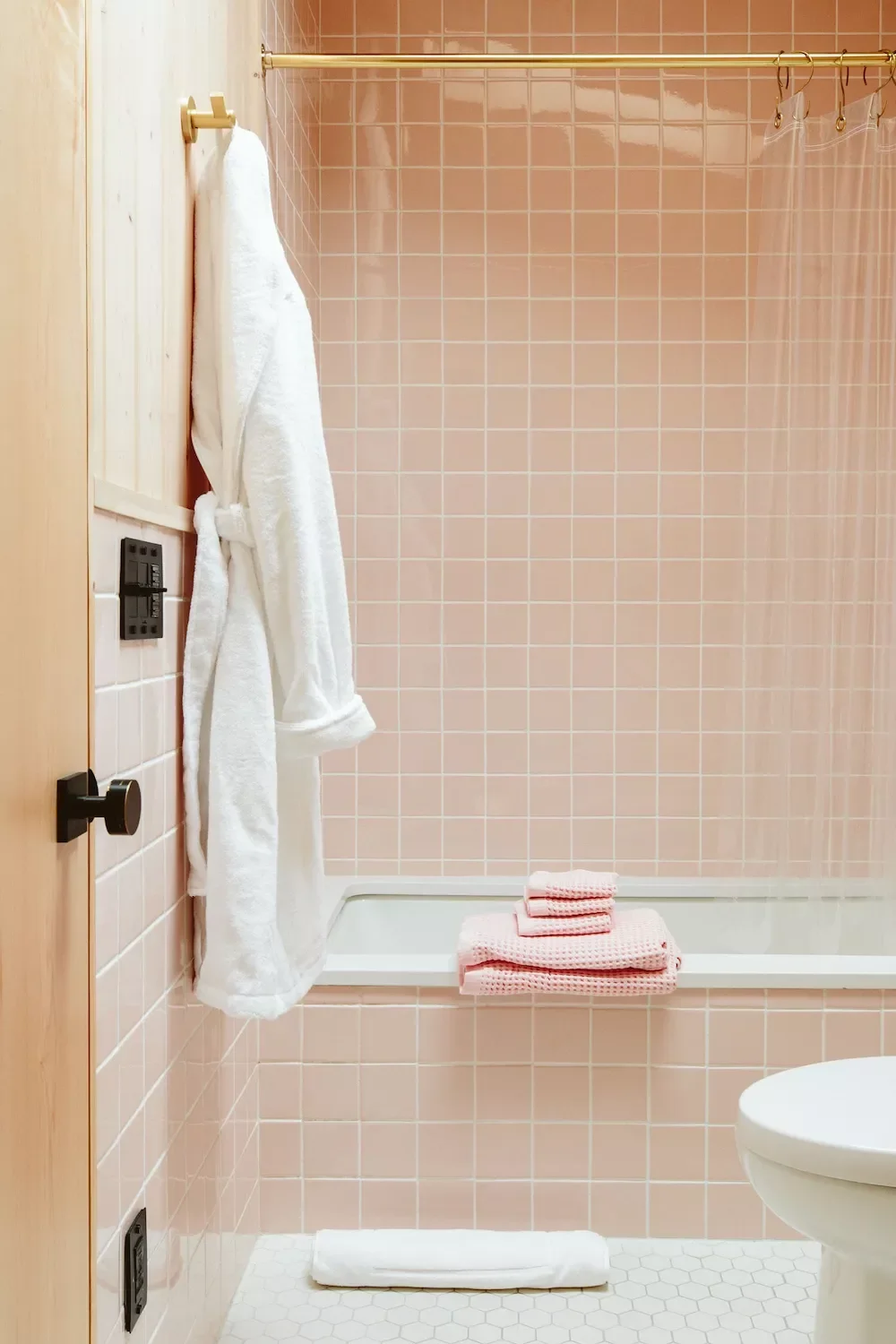 53 Modern Bathroom Ideas That Will Transform Your Space 11 Square Tiles