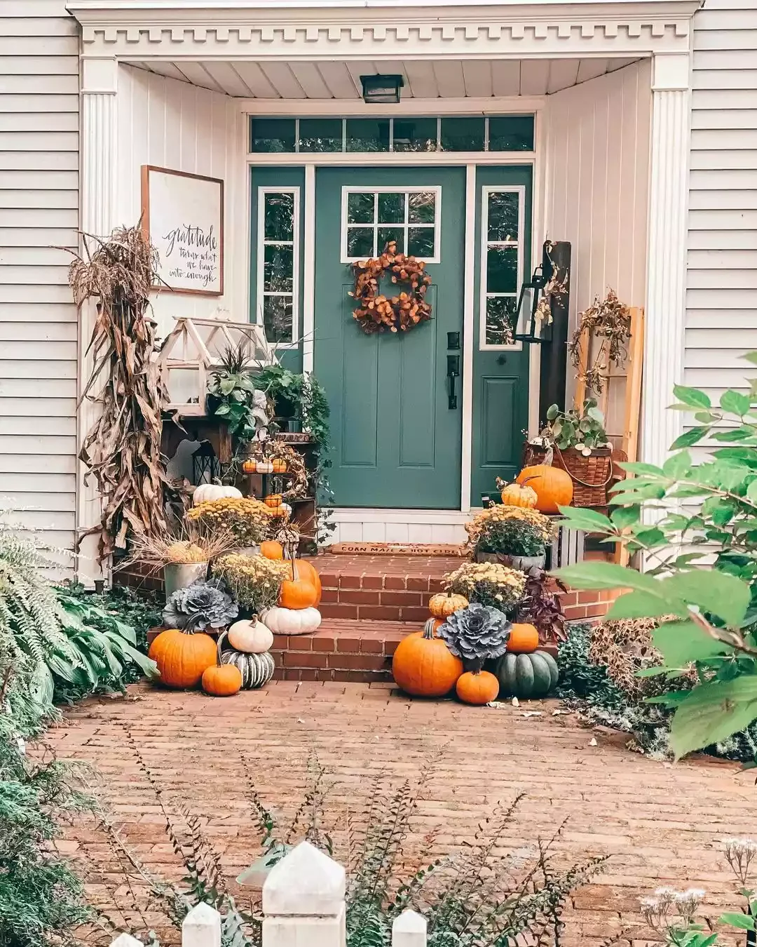 52 Autumn Front Porch Ideas That Will Transform Your Home's Entrance This Fall 26 Stack Pumpkins