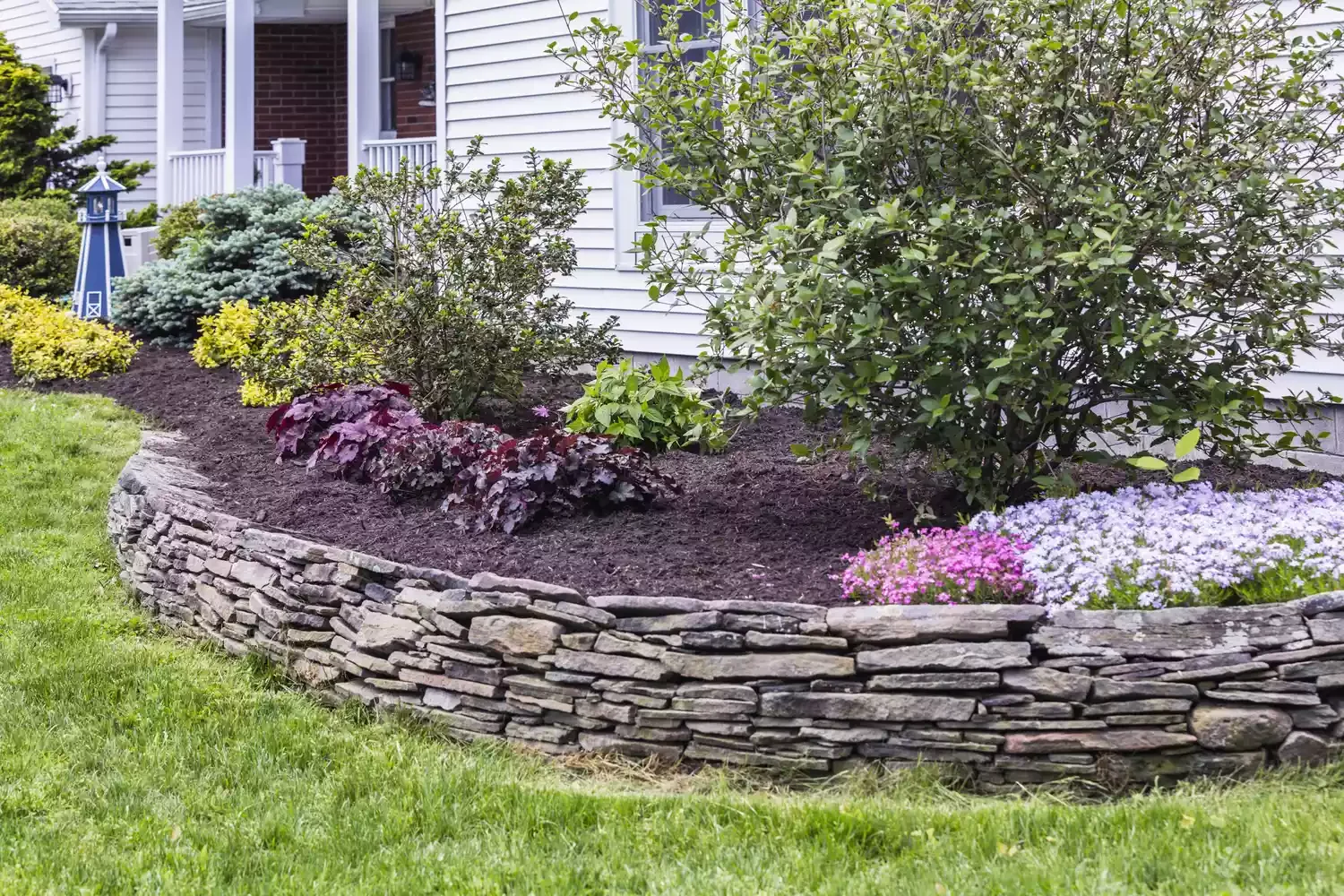 30 Stunning Front Yard Ideas Using Rocks and Mulch Stacked Stone