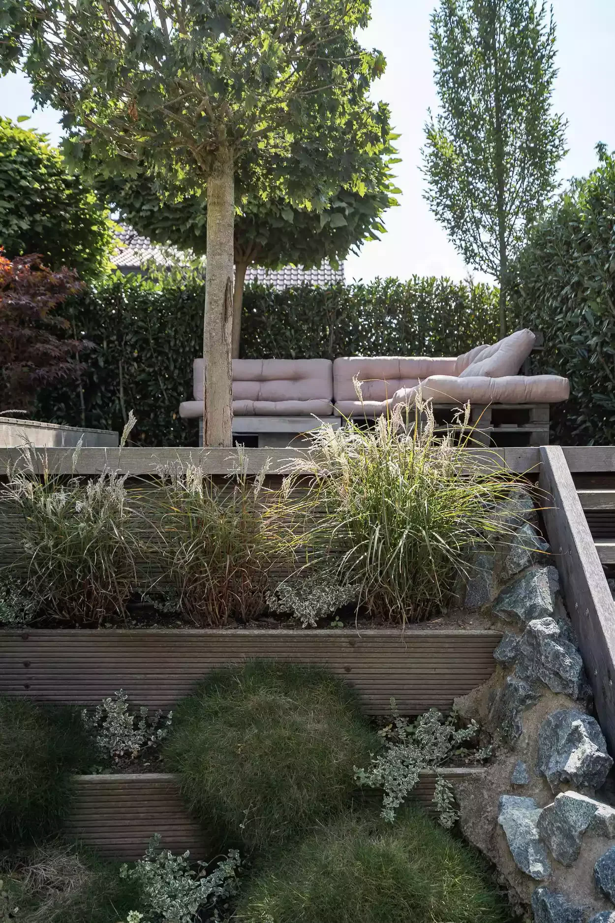37 Stunning Retaining Wall Ideas to Transform Your Sloped Backyard Staircase Retaining Wall