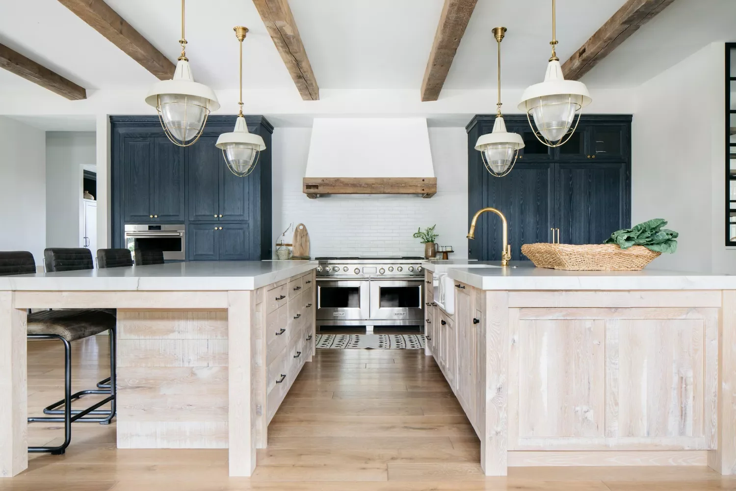 26 Kitchen Island Lighting Ideas That Will Transform Your Space 11 Stay Symmetrical