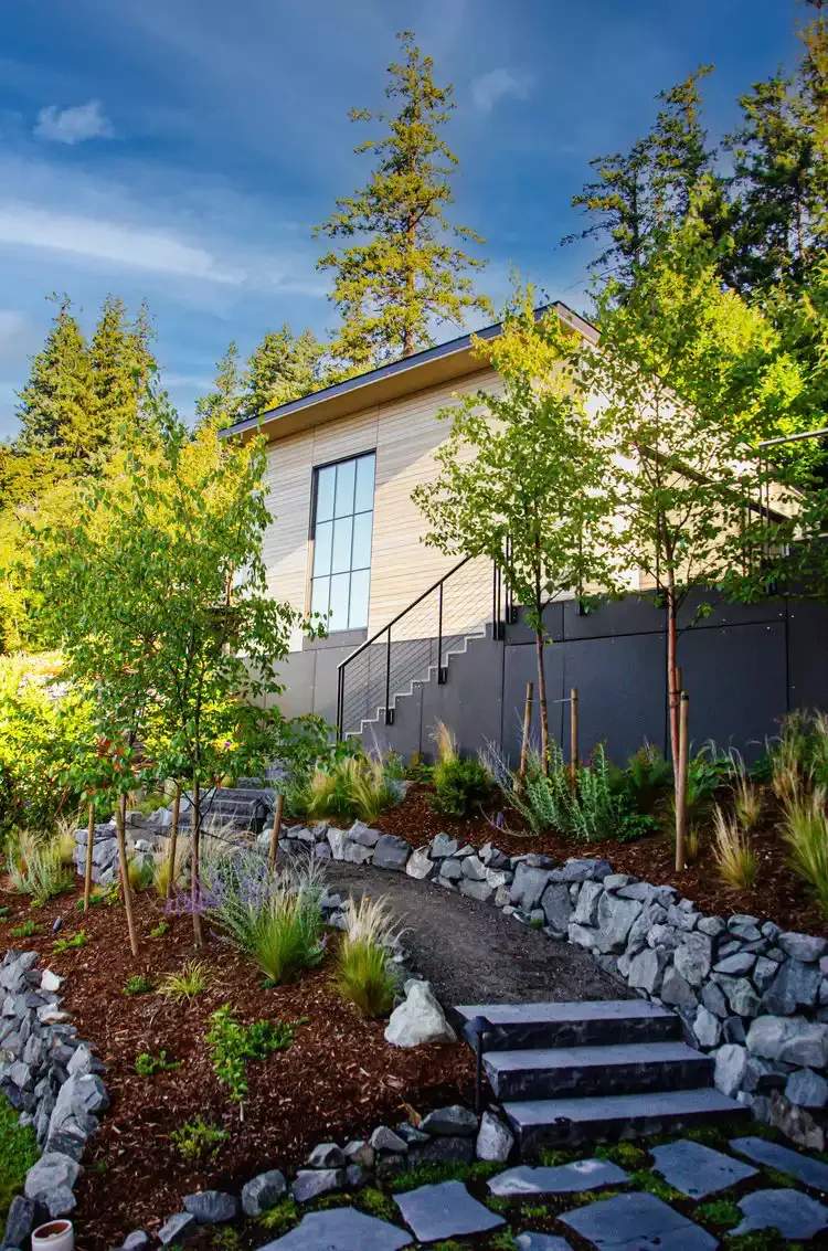 37 Stunning Retaining Wall Ideas to Transform Your Sloped Backyard Steps and Pathways