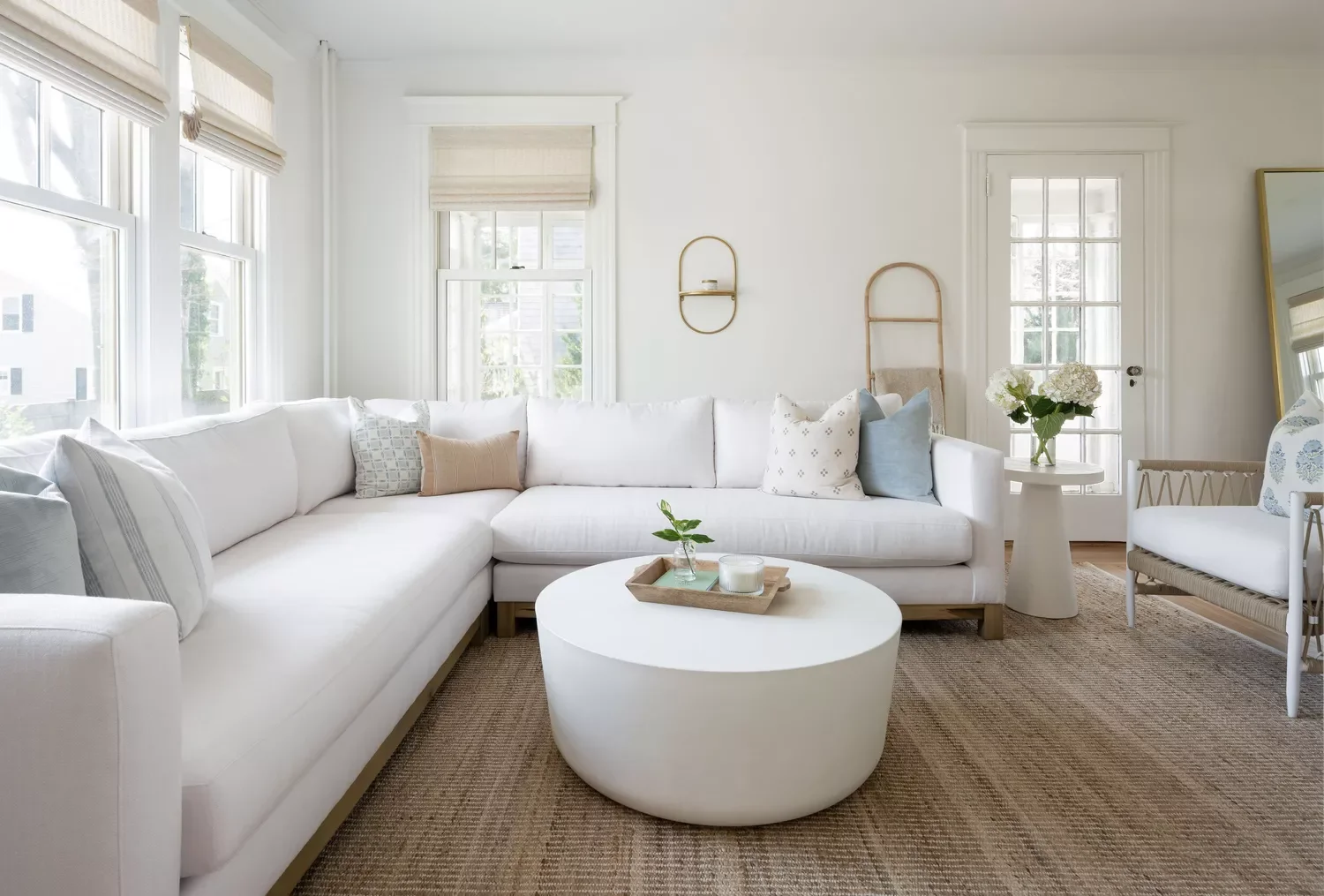 30 Gorgeous Living Room Rug Ideas That Will Transform Your Space This Year Stick With Classic Jute