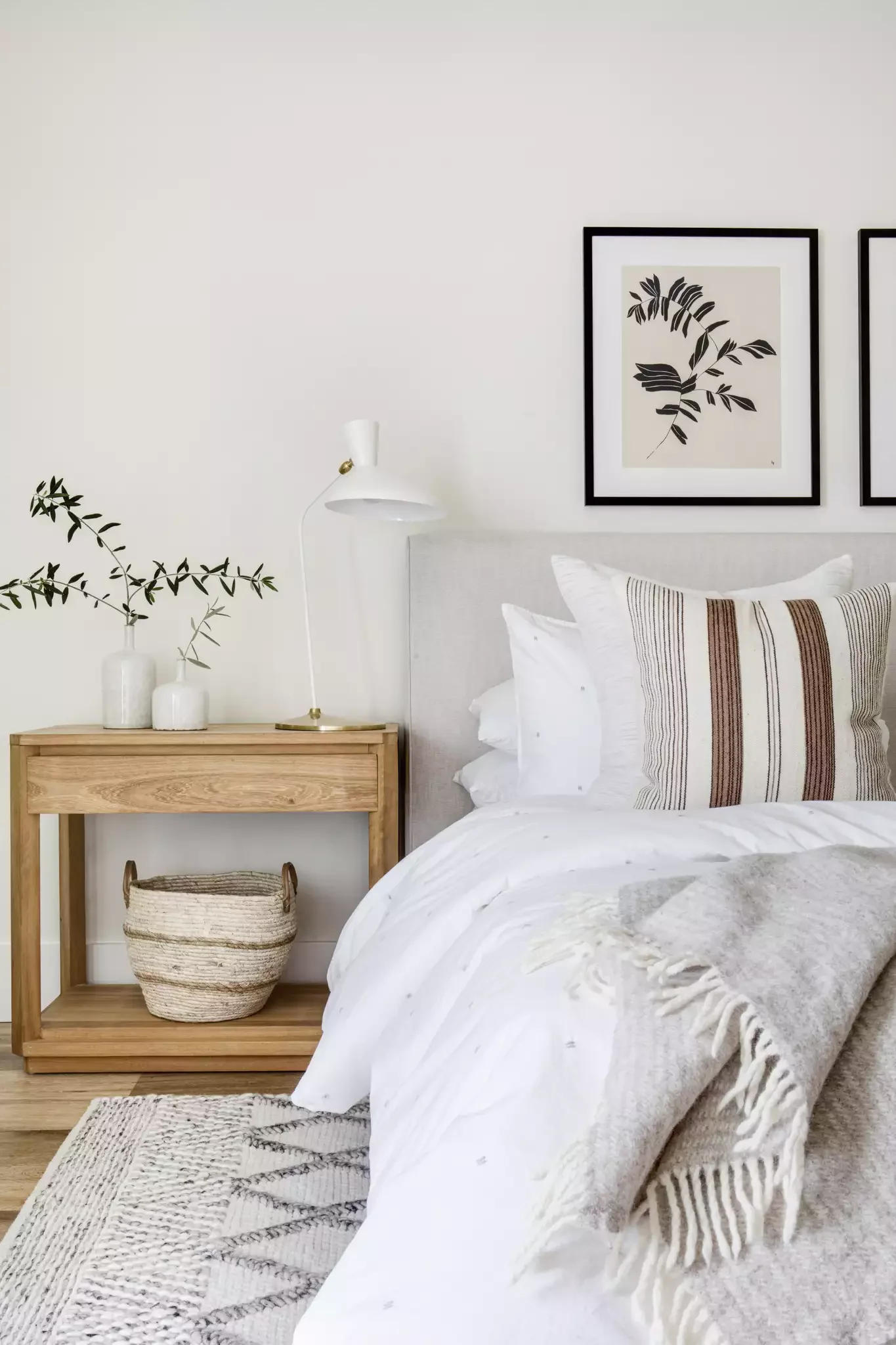 38 Charming Coastal Farmhouse Decorating Ideas to Transform Your Home 13 Stick With the Essentials