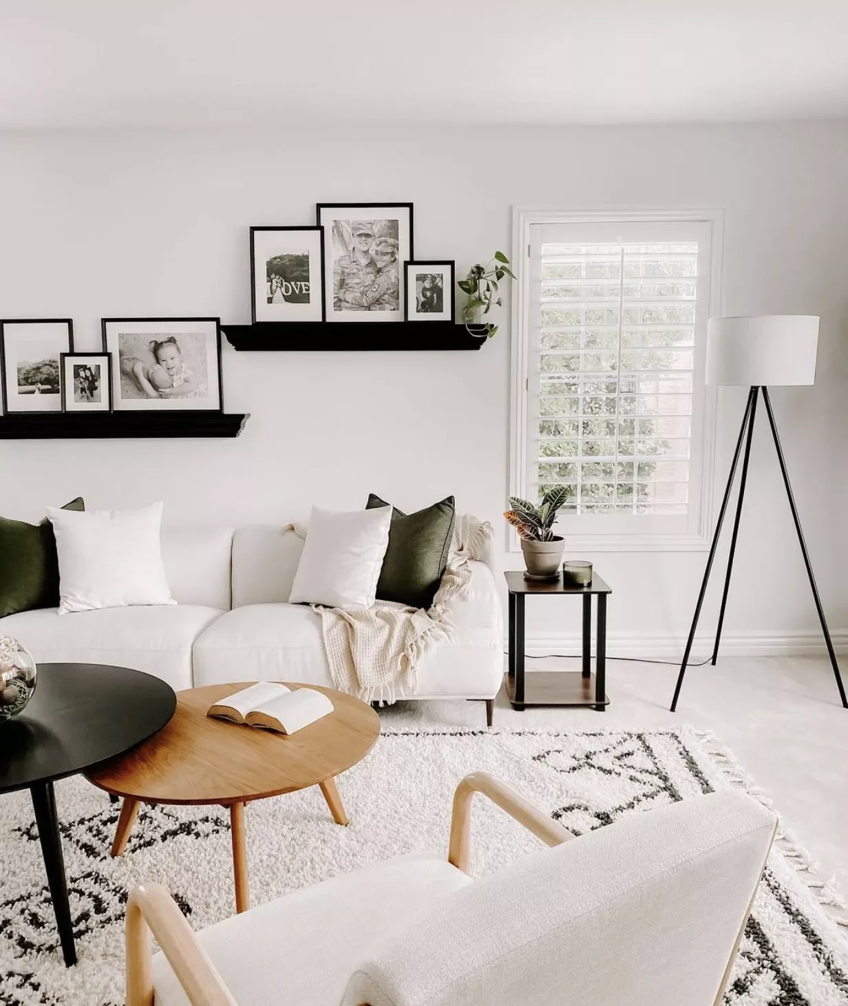 21 Cozy Scandinavian Winter Ideas That Transform Living Rooms Stick to Black and White