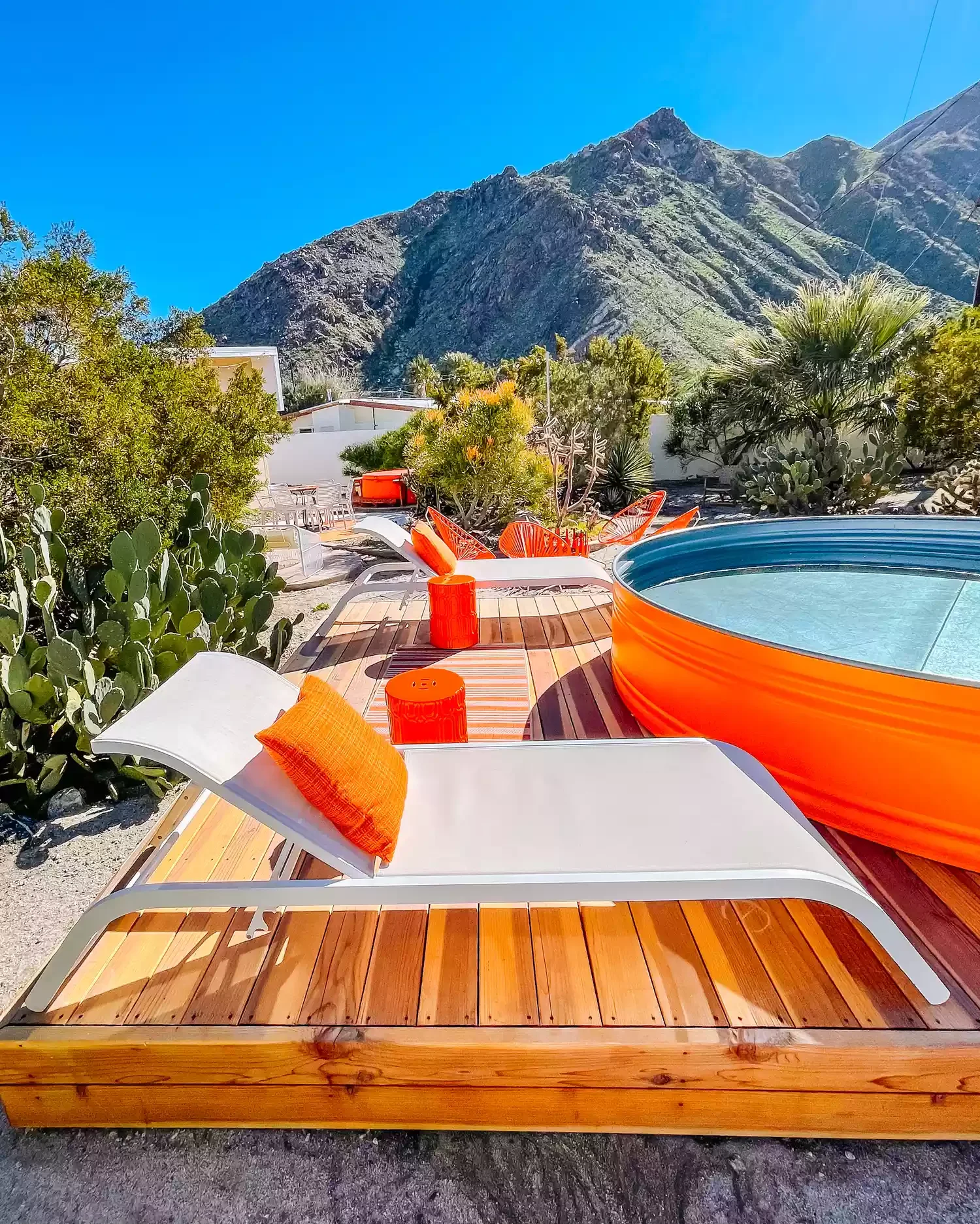 25 Amazing Backyard Transformations That'll Make Your Neighbors Totally Jealous 1 Stock Tank Pool