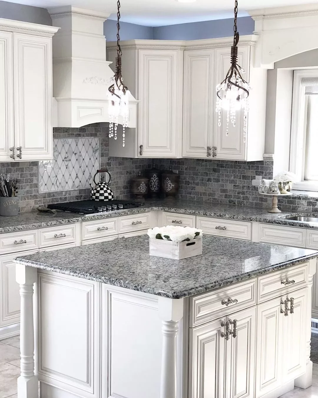 37 Stunning Backsplash Ideas That Make White Cabinets and Granite Countertops Shine Stone Subway Tile