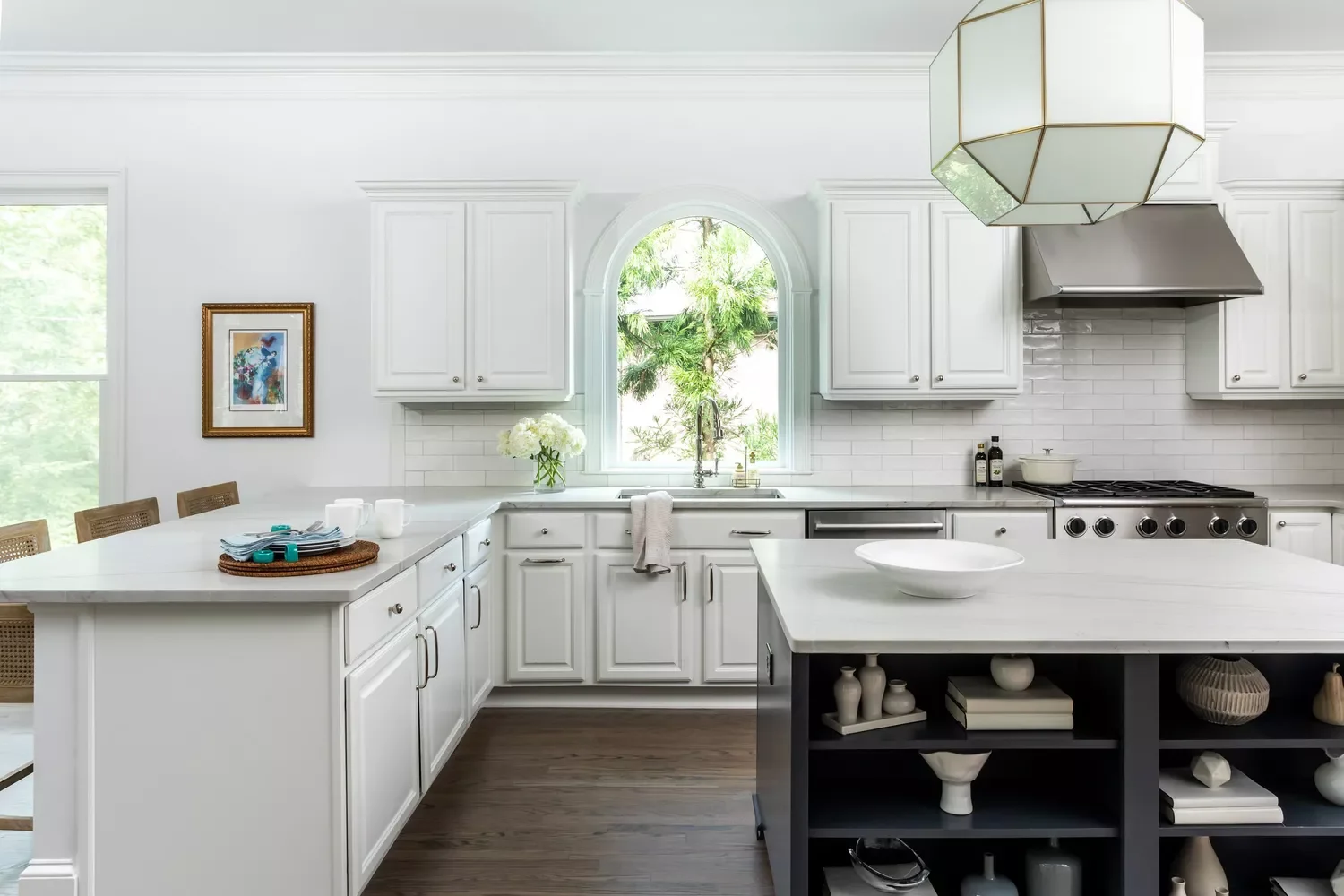 35 Stunning White and Gold Kitchen Designs for Ultimate Luxury Storage-Filled White and Gold Kitchen