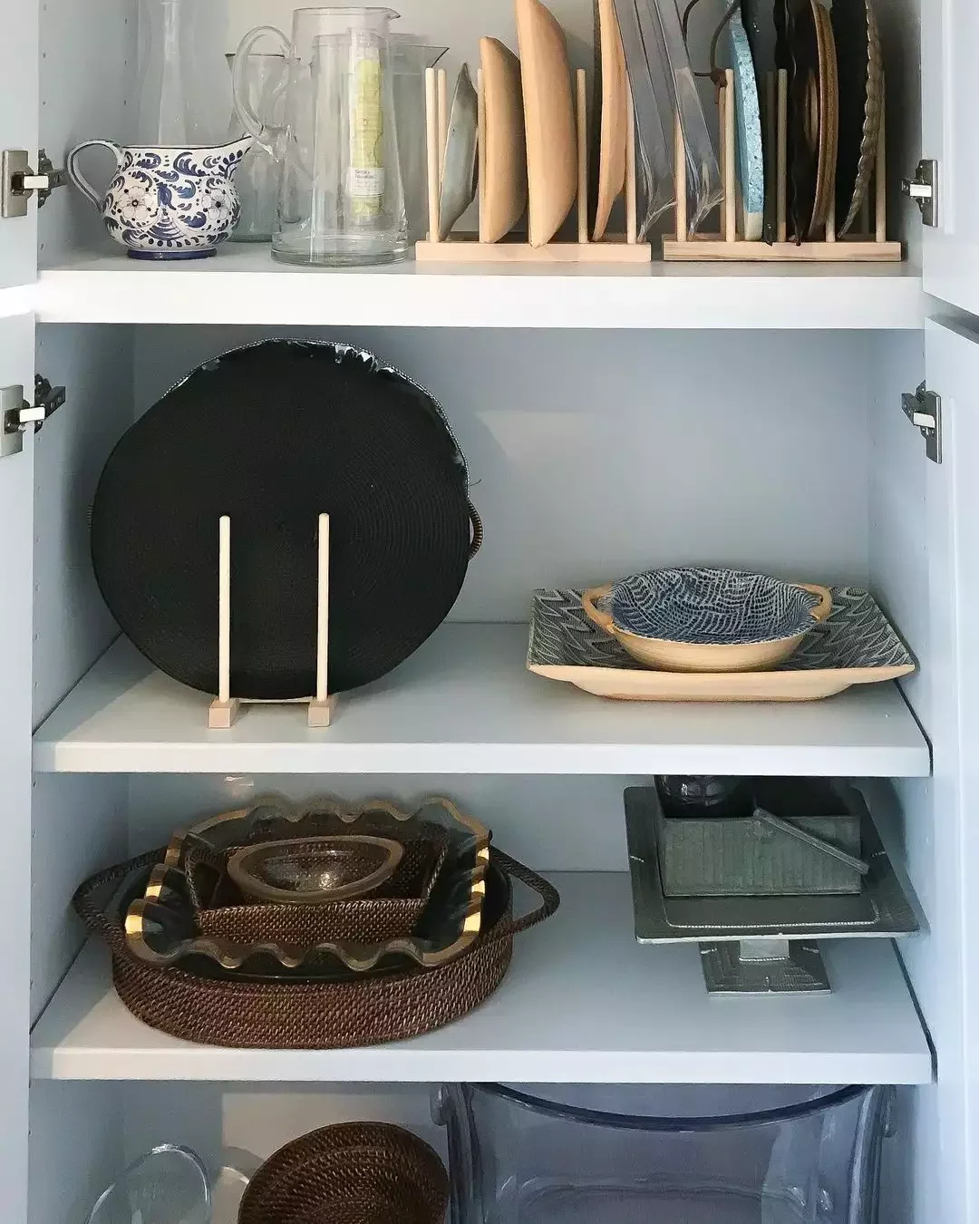 28 Kitchen Cabinet Organization Ideas That Will Transform Your Space Store Platters Vertically