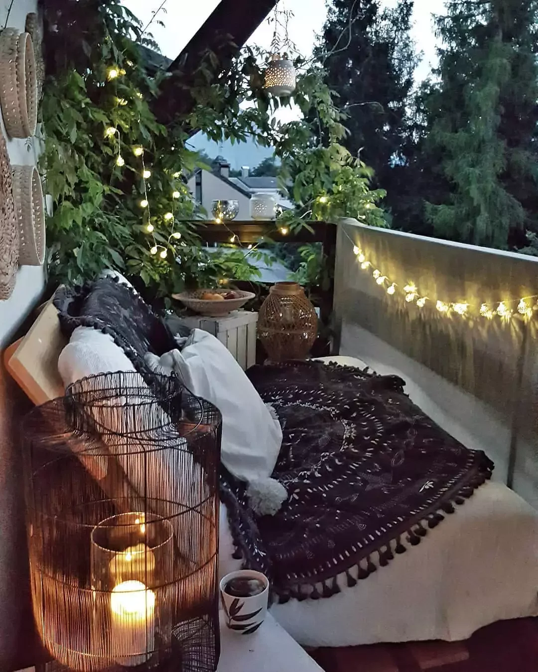 25 Christmas Balcony Ideas That Create a Holiday Wonderland String Lights and Greens