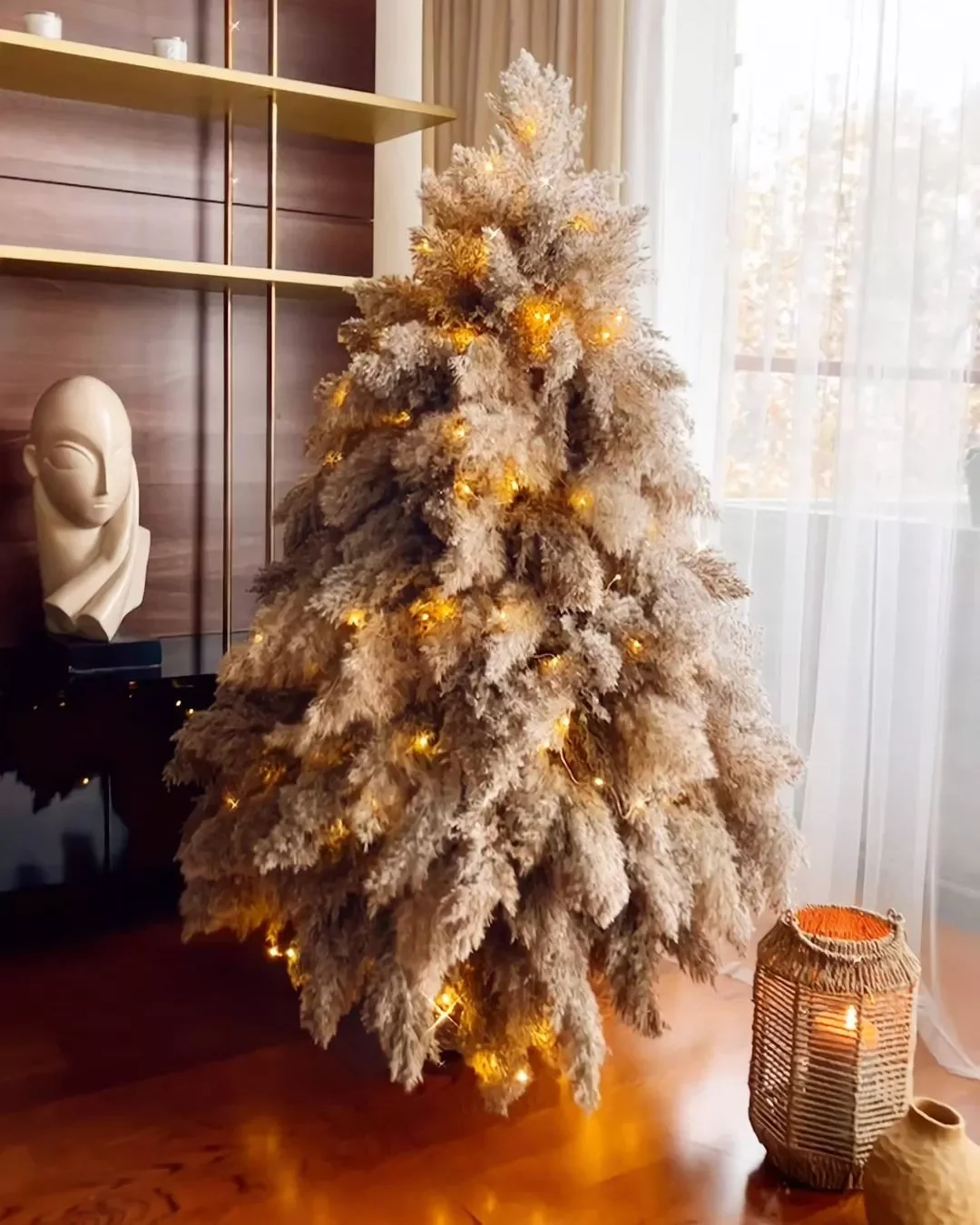 19 Stunning Pampas Grass Christmas Tree Ideas for Your Boho Holiday Style 17 String in Fairy Lights