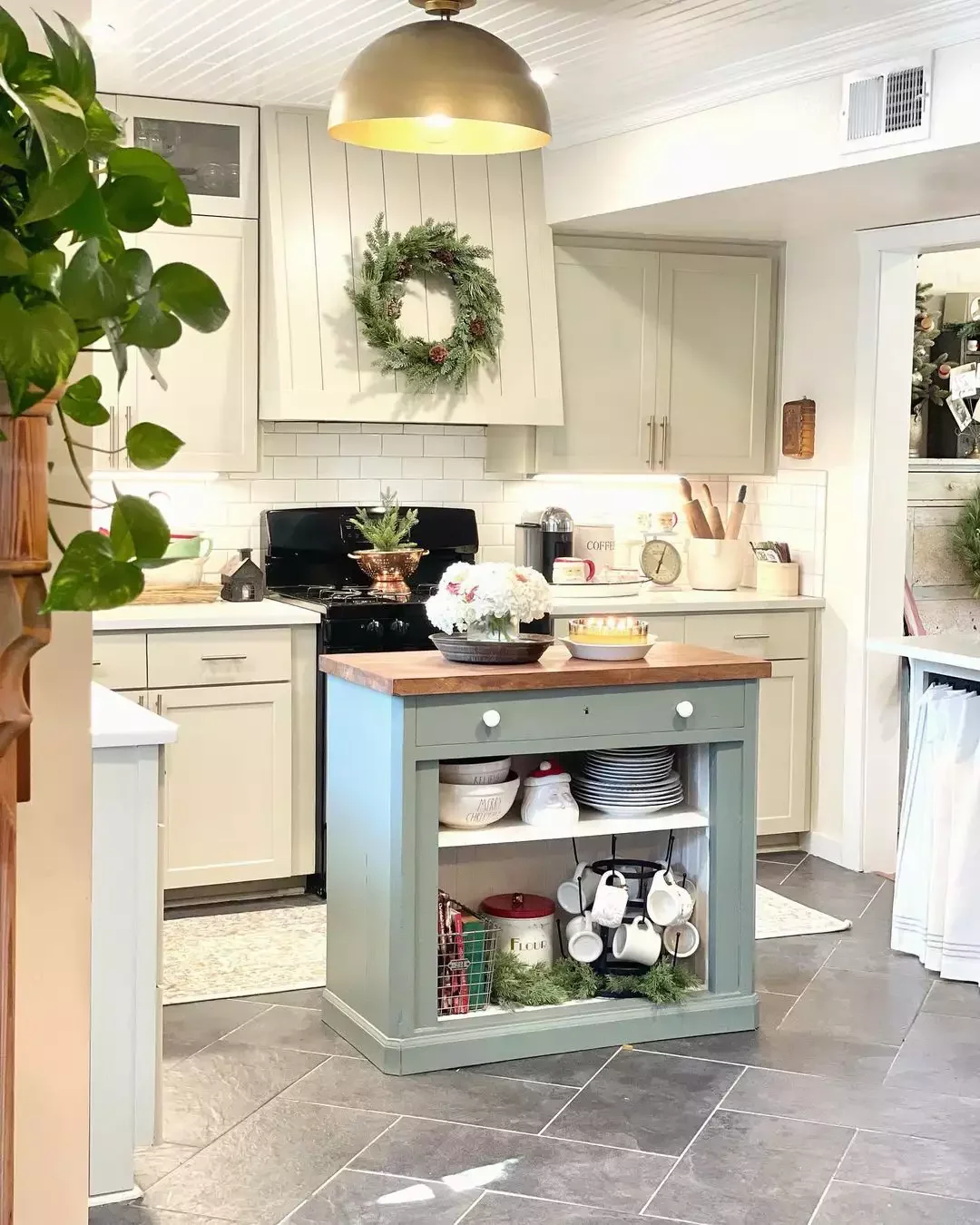 30 Charming Cottagecore Kitchen Design Ideas to Transform Your Space 27 Style Greenery