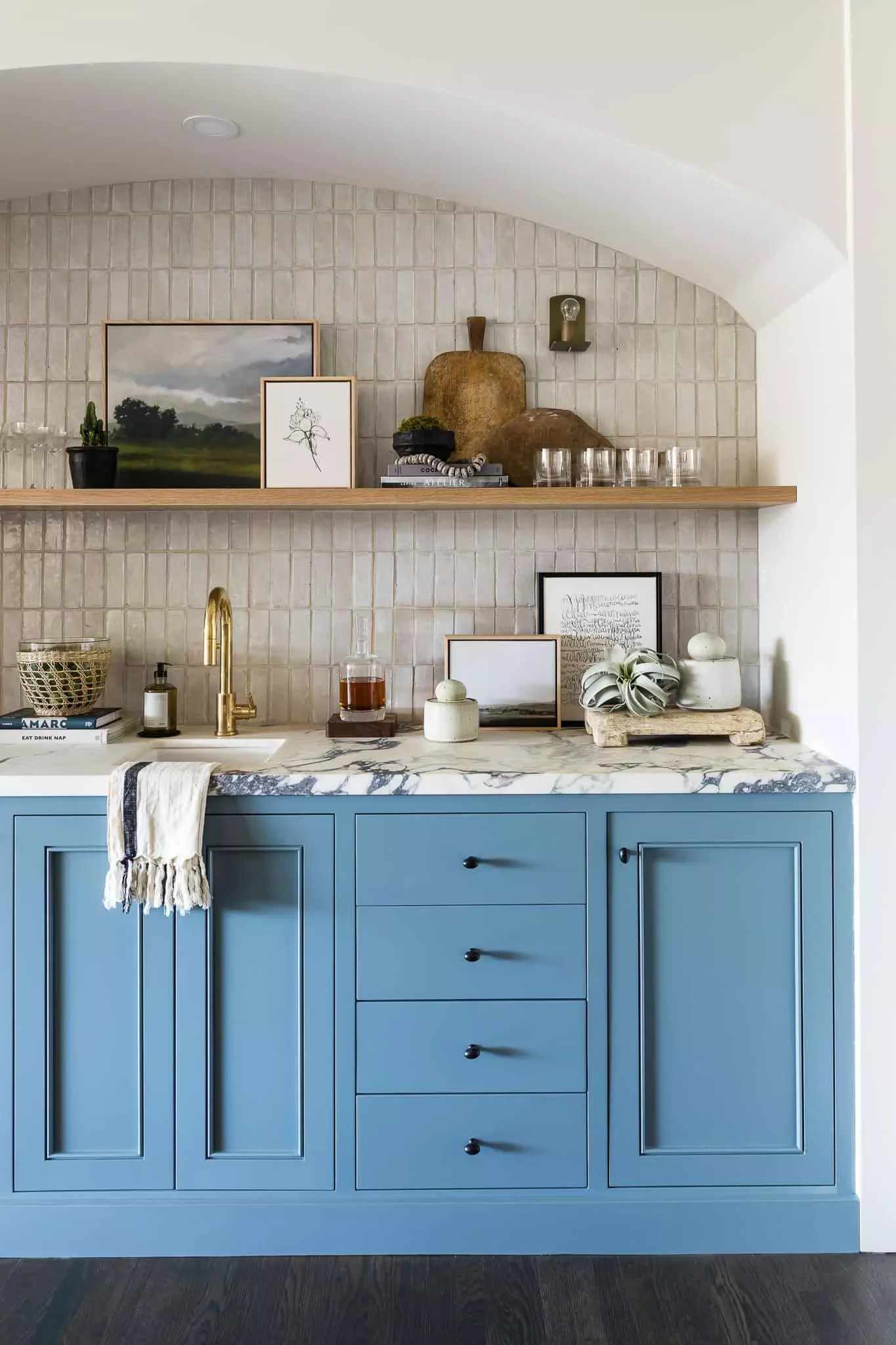 75 Stunning Home Bar Ideas to Transform Your Space Into an Entertainment Haven 10 Style With Art and Decor