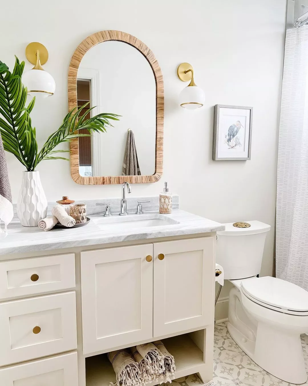 30 Beach-Inspired Bathroom Ideas That Bring Coastal Vibes Home 18 Style With Beachy Greenery