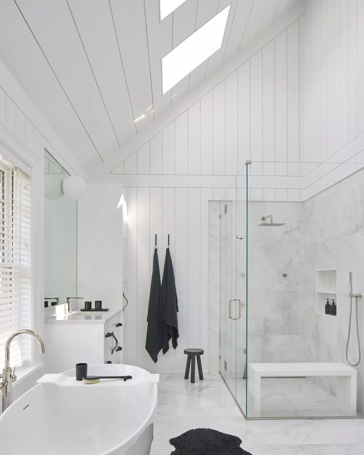22 Simple White Bathroom Ideas That Make a Big Impact Style With Black Textiles