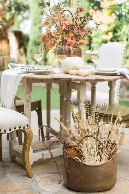78 Beautiful Fall Table Decorating Ideas to Transform Your Seasonal Celebrations 5 Style Your Round Outdoor Table