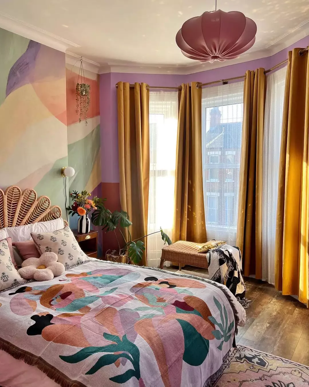 30 Cozy Bedding Ideas to Transform Your Bedroom Into a Dreamy Retreat 16 Style a Colorful Quilt