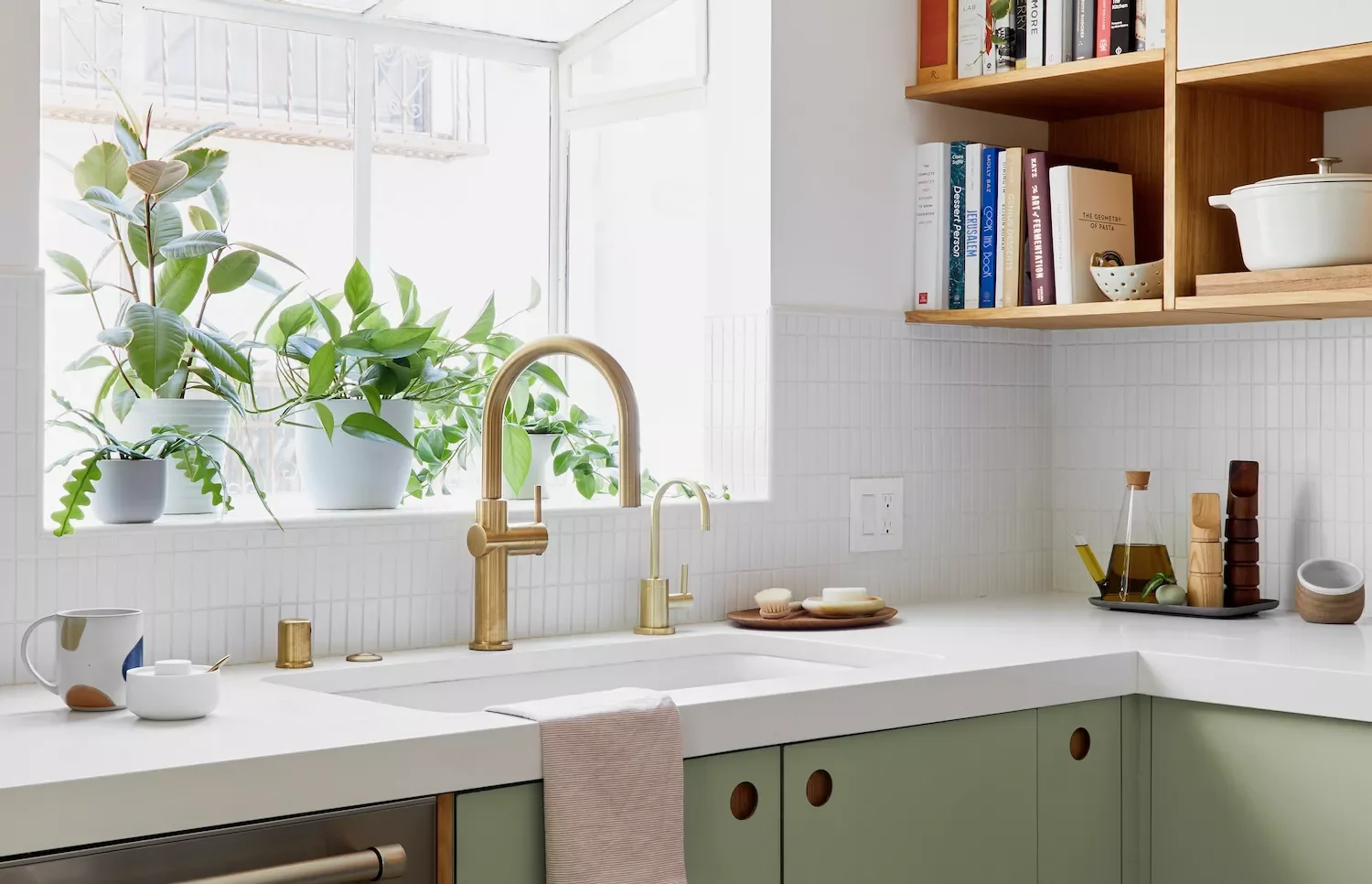 53 Fresh Summer Home Decor Ideas That'll Transform Your Space 27 Style a Windowsill