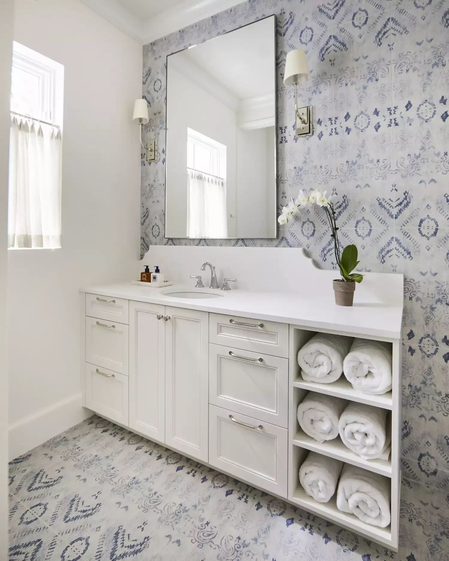 74 Amazing Bathroom Decorating Ideas That Will Transform Your Space 51 Subtle Patterned Tile