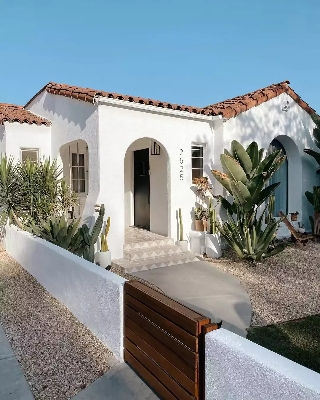 8 Beautiful Grass-Free Front Yard Ideas That Will Transform Your Outdoor Space Succulent Garden