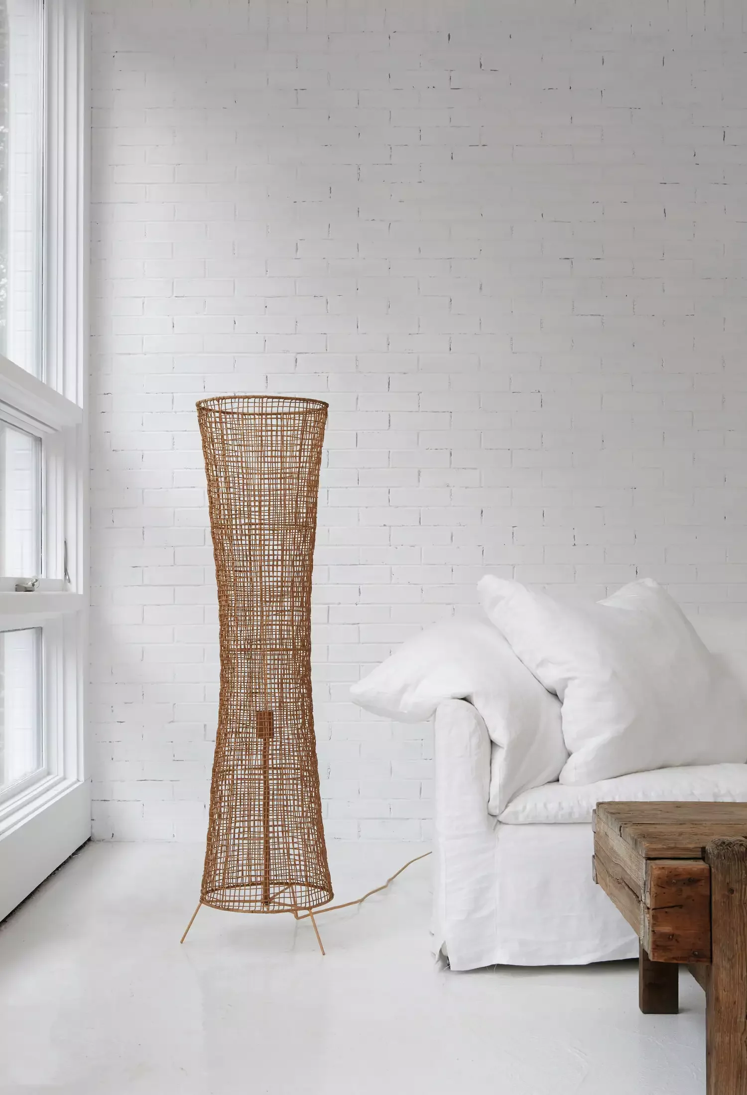 68 Stunning Contemporary Living Room Ideas That Will Transform Your Space 11 Supersize Your Floor Lamp