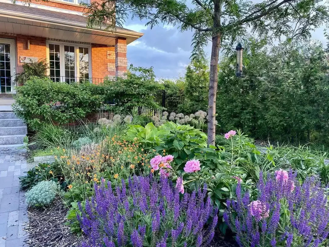 15 Creative Ways to Transform the Space Around Your Trees Surround It With an English Garden