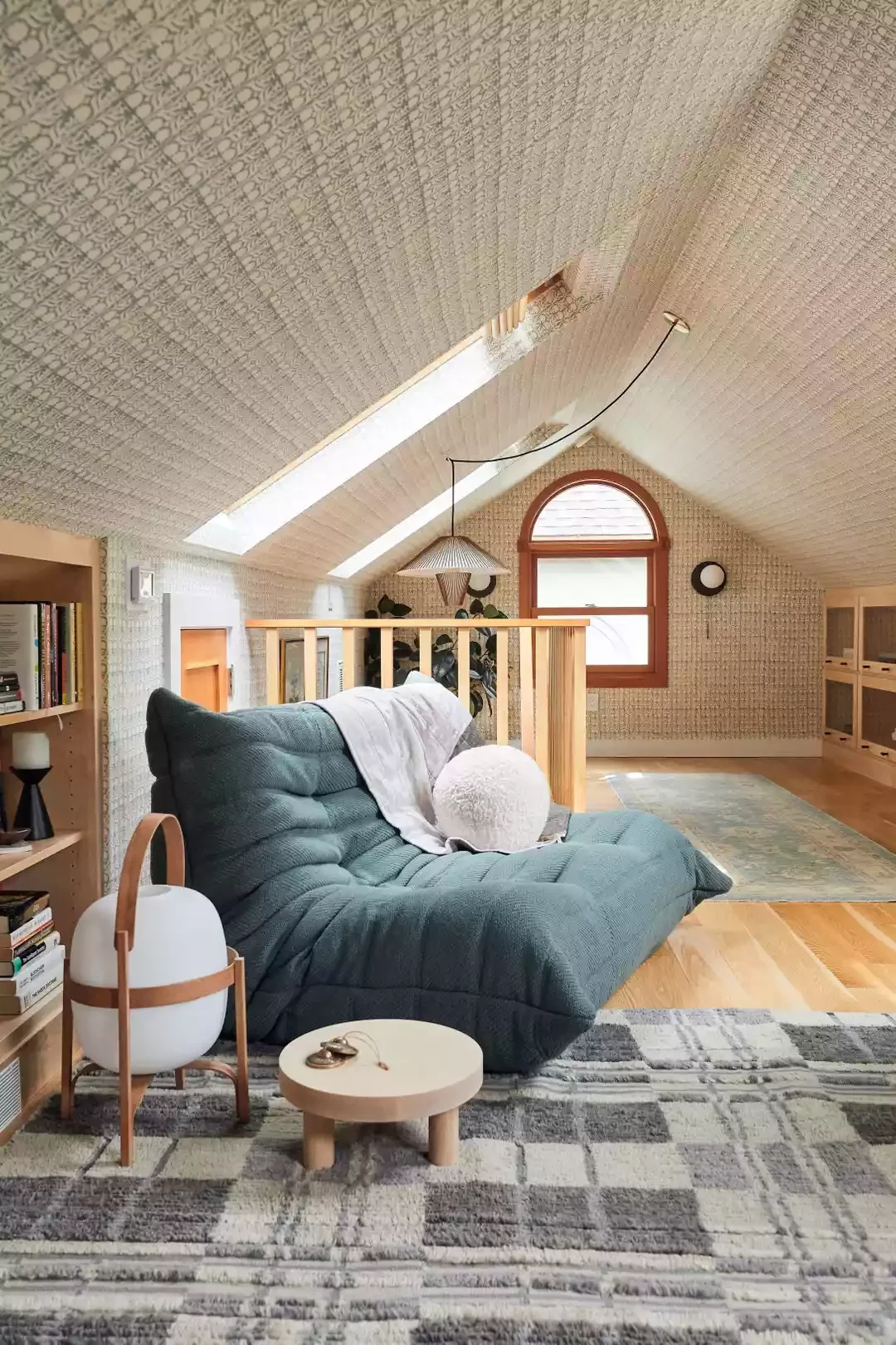 30 Brilliant Ways to Transform Your Small Attic Space With Low Ceilings 24 Swag Your Light Fixgtures