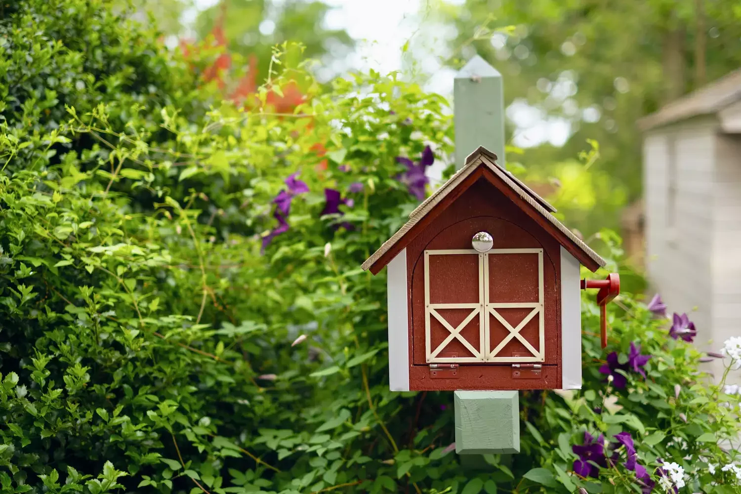 23 Budget-Friendly Front Yard Makeover Ideas That Will Wow Your Neighbors Swap Out the Mailbox