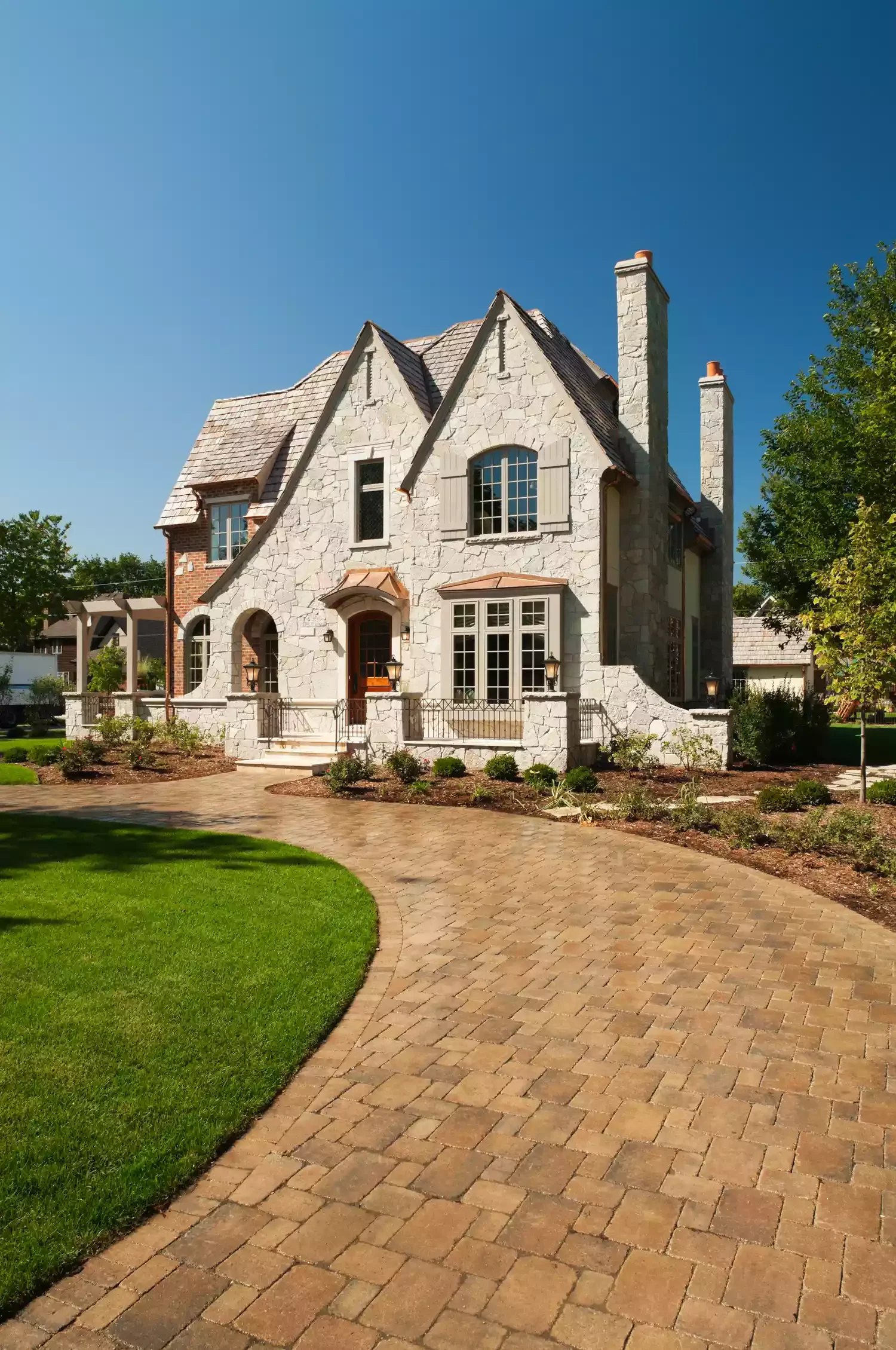 Sweeping Stone Paver Driverway Entrance
