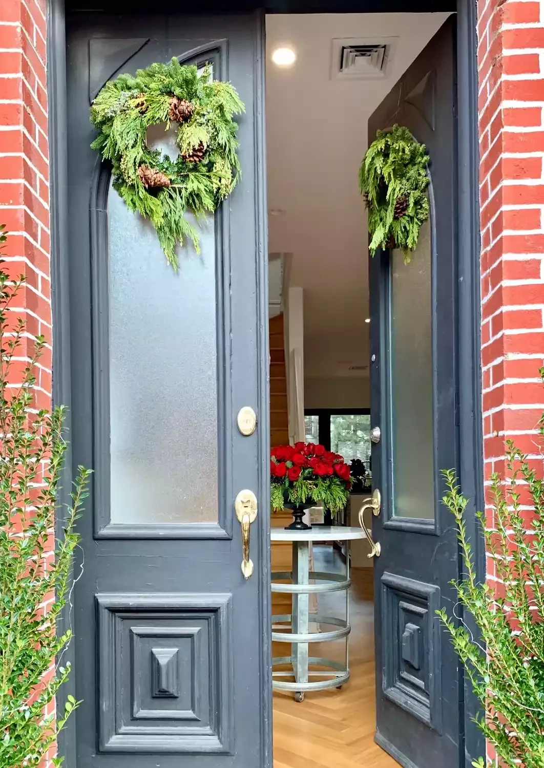 68 Christmas Front Porch Ideas That Make Your Home the Envy Symmetrical Decor