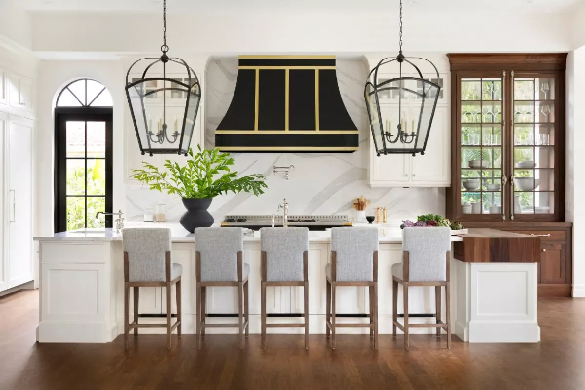 37 Timeless Traditional Kitchen Designs That Create the Perfect Cozy Home 17 Symmetrical Layout