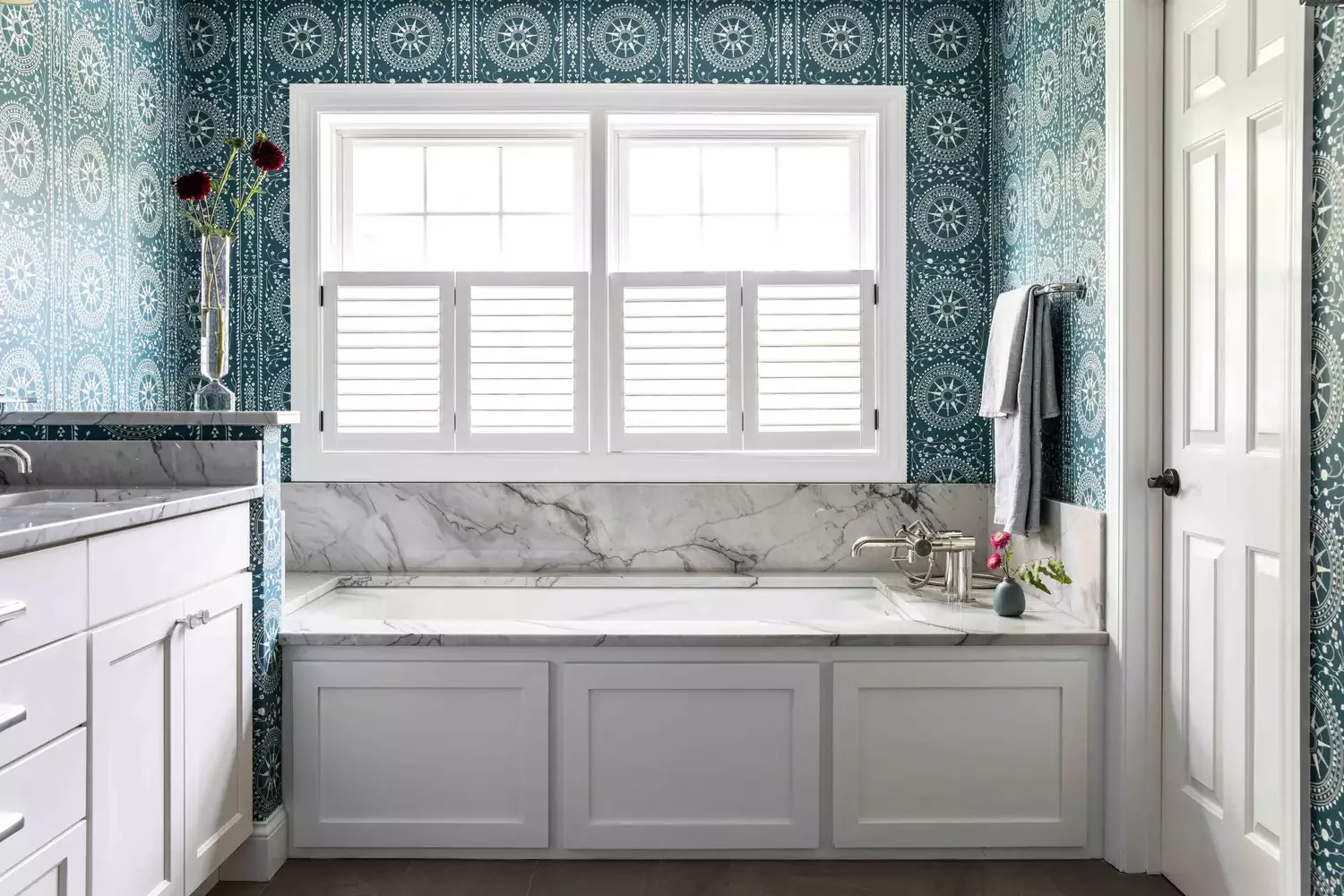 39 Stunning Bathroom Wallpaper Ideas That Will Transform Your Space 38 Teal Bathroom Wallpaper