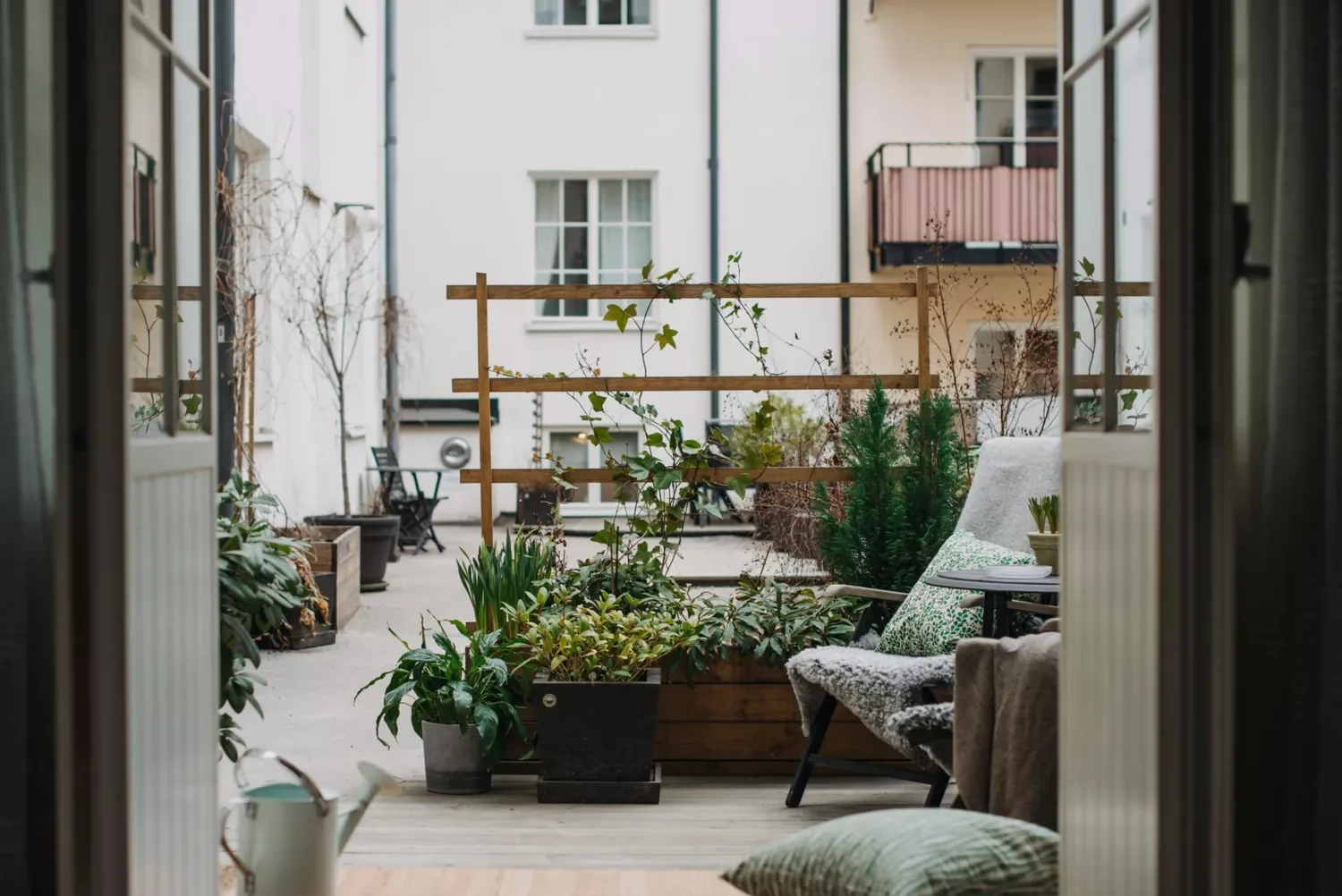 26 Outdoor Privacy Screen Ideas That Create a Private Sanctuary Terrace Garden Screen