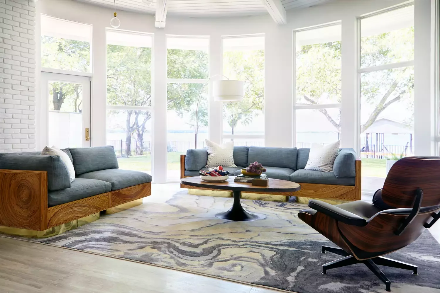 25 Stunning Vintage Living Room Ideas That Never Go Out of Style 9 Terrific Tulip